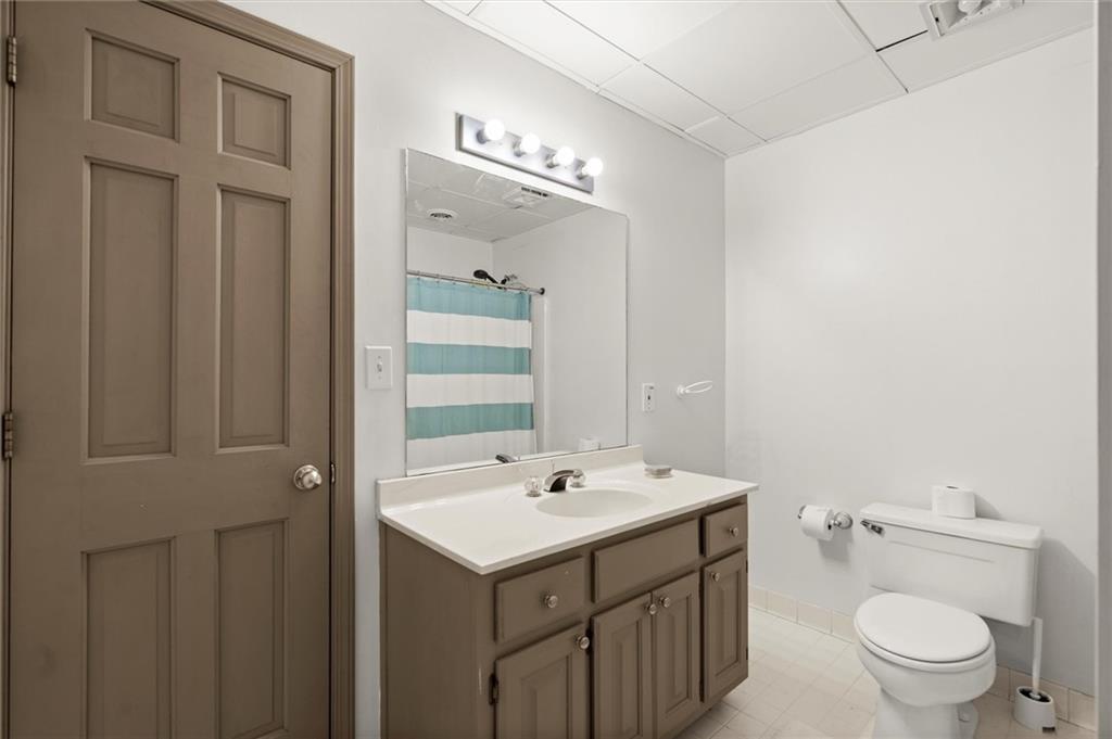 Roswell, Georgia, 30075, United States, 5 Bedrooms Bedrooms, ,5 BathroomsBathrooms,Residential,For Sale,1903038