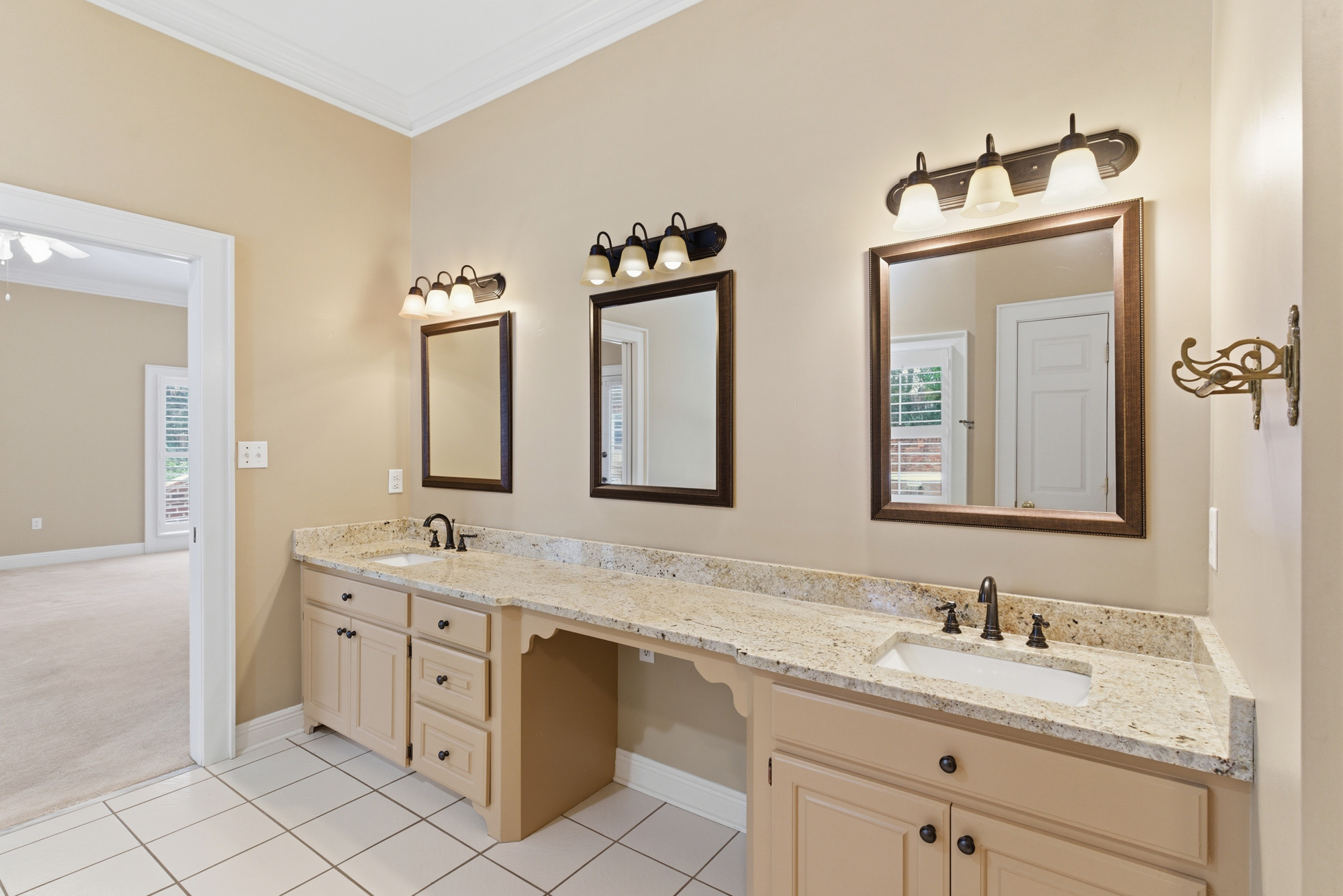 Hattiesburg, Mississippi, 39402, United States, 5 Bedrooms Bedrooms, ,7 BathroomsBathrooms,Residential,For Sale,2005414