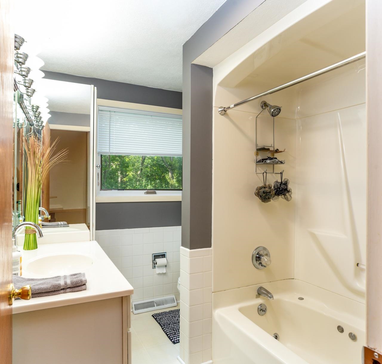 Janesville, Wisconsin, 53548, United States, 4 Bedrooms Bedrooms, ,3 BathroomsBathrooms,Residential,For Sale,1982674