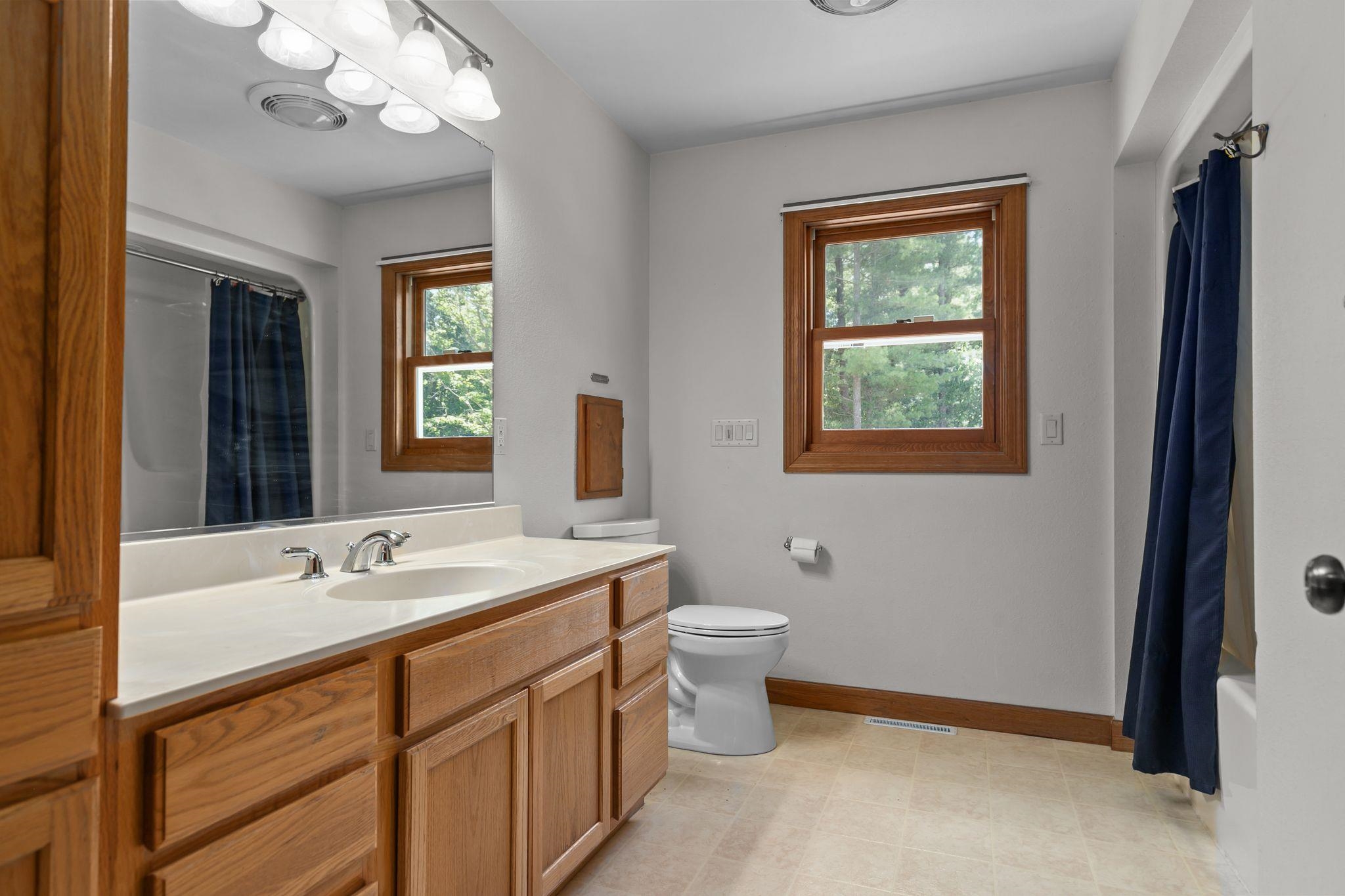 Berlin, Wisconsin, 54923, United States, 5 Bedrooms Bedrooms, ,4 BathroomsBathrooms,Residential,For Sale,1974961