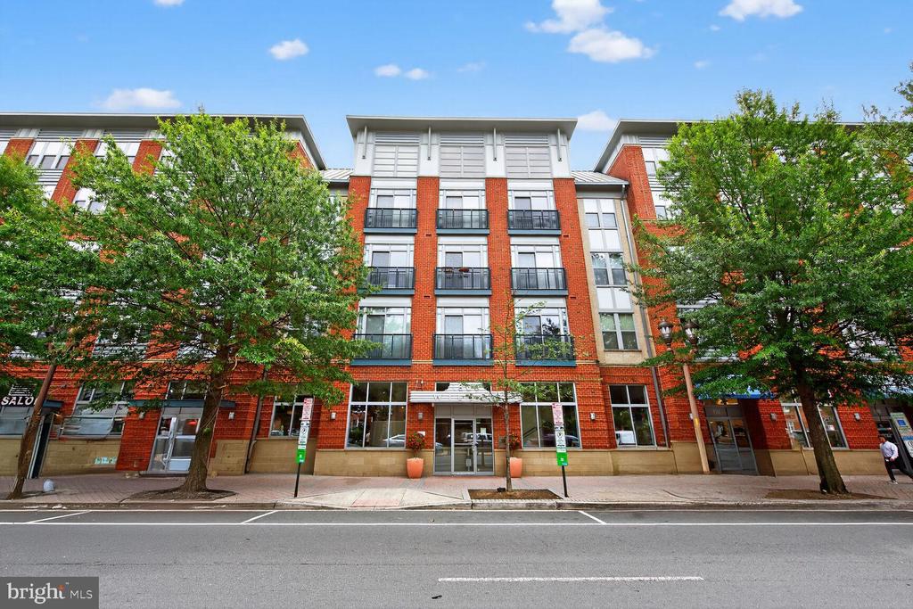 Arlington, Virginia, 22201, United States, 2 Bedrooms Bedrooms, ,2 BathroomsBathrooms,Residential,For Sale,1927773