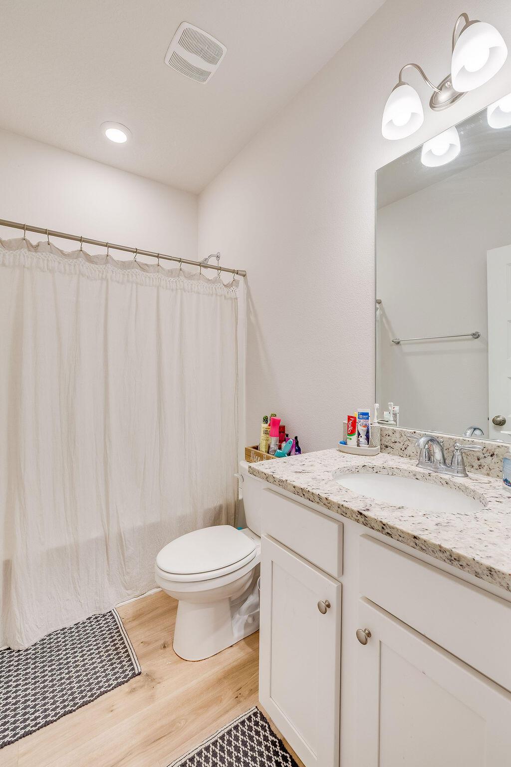 Freeport, Florida, 32439, United States, 5 Bedrooms Bedrooms, ,3 BathroomsBathrooms,Residential,For Sale,1976395