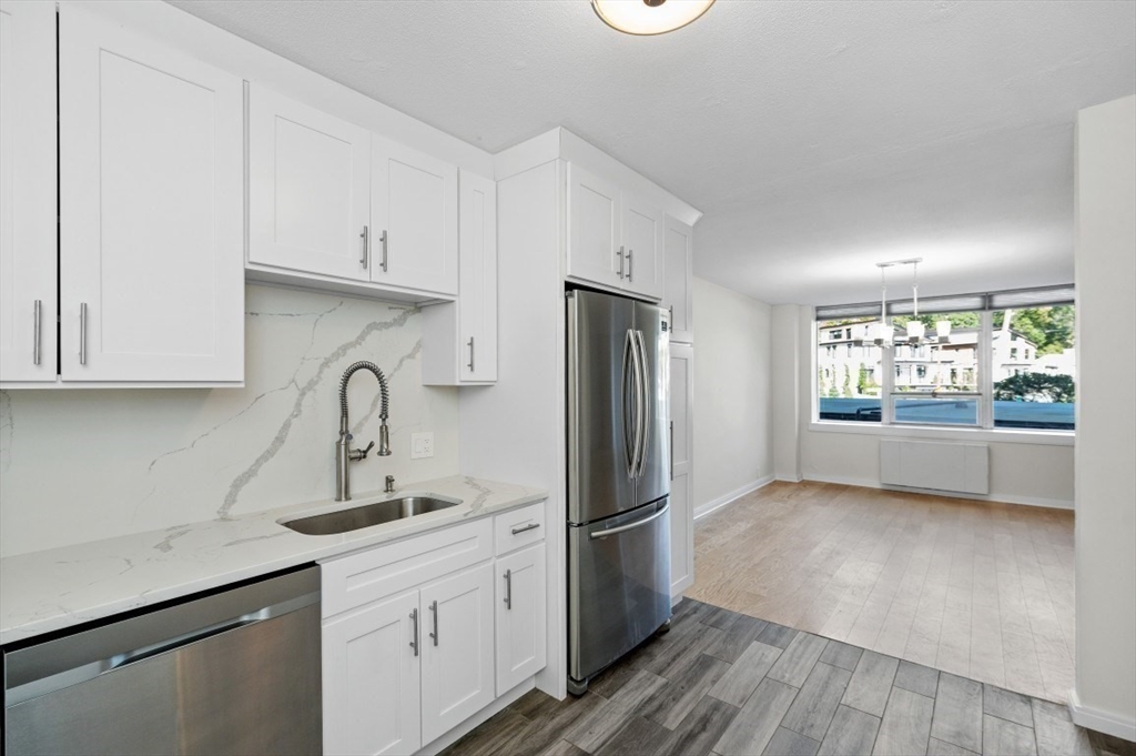 Newton, Massachusetts, 02467, United States, 1 Bedroom Bedrooms, ,2 BathroomsBathrooms,Residential,For Sale,1960805