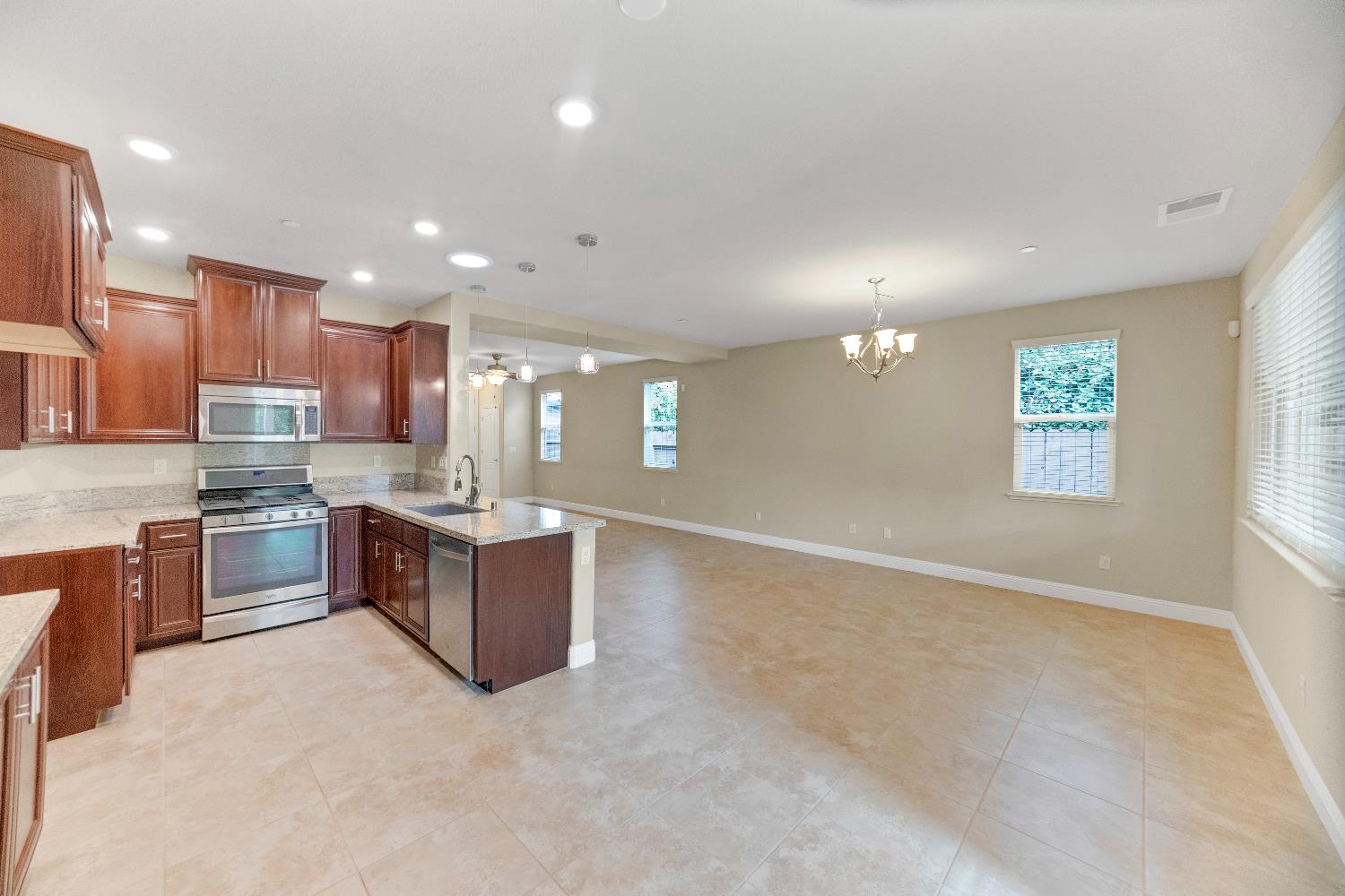 Roseville, California, 95661, United States, 3 Bedrooms Bedrooms, ,2 BathroomsBathrooms,Residential,For Sale,1987670