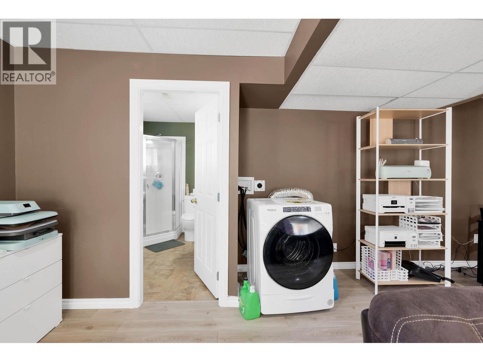 KAMLOOPS, British Columbia, V1S 1W2, CA, 6 Bedrooms Bedrooms, ,4 BathroomsBathrooms,Residential,For Sale,1950563