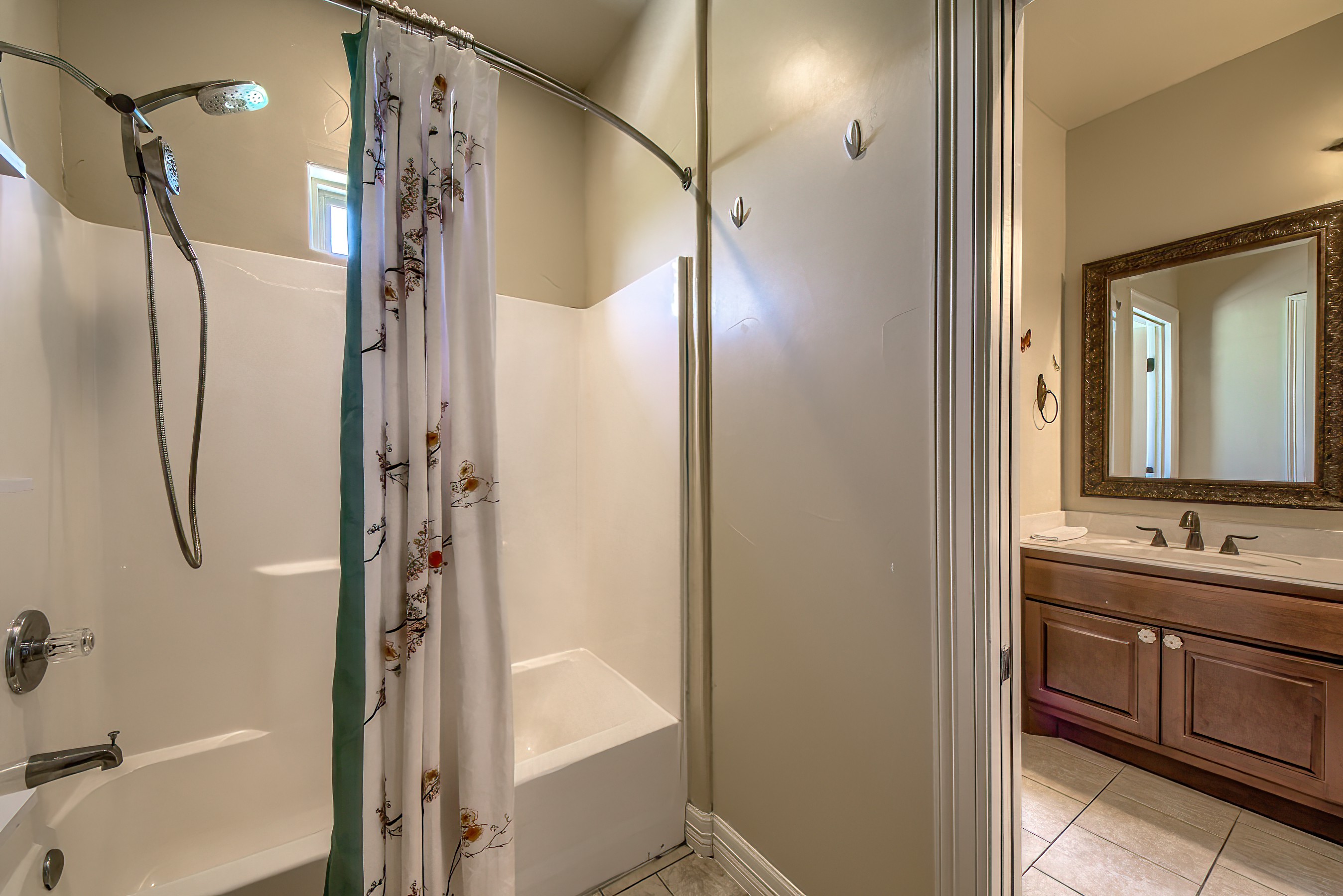 Seguin, Texas, 78155, United States, 7 Bedrooms Bedrooms, ,7 BathroomsBathrooms,Residential,For Sale,1994199