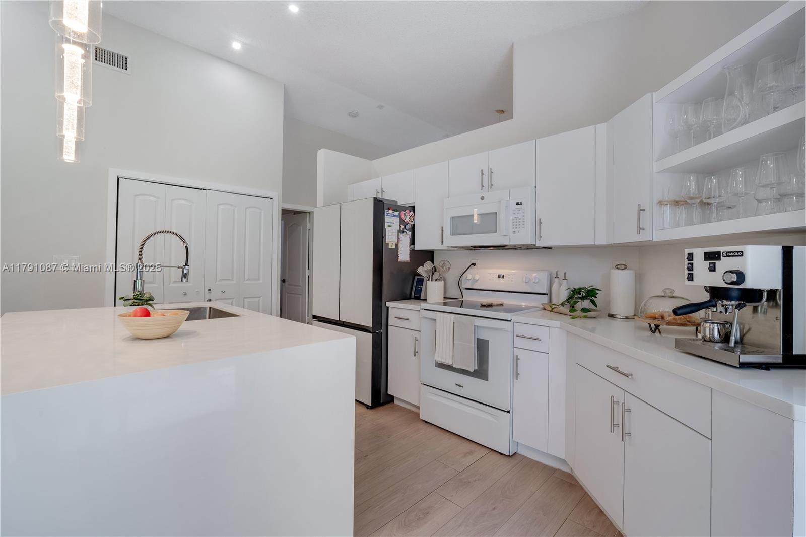 Doral, Florida, 33178, United States, 3 Bedrooms Bedrooms, ,2 BathroomsBathrooms,Residential,For Sale,1795059