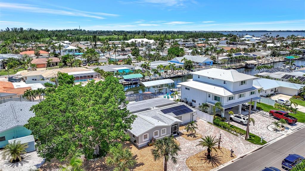 Bradenton, Florida, 34210, United States, 3 Bedrooms Bedrooms, ,3 BathroomsBathrooms,Residential,For Sale,1895487