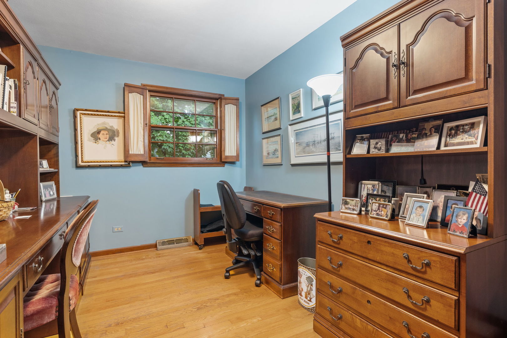 Wheaton, Illinois, 60189, United States, 5 Bedrooms Bedrooms, ,3 BathroomsBathrooms,Residential,For Sale,1941068