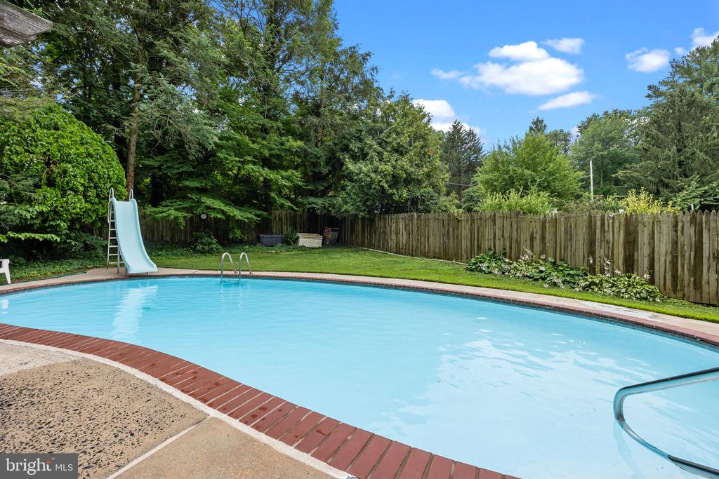 Lansdowne, Pennsylvania, 19050, United States, 5 Bedrooms Bedrooms, ,3 BathroomsBathrooms,Residential,For Sale,1926052
