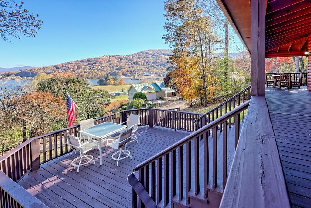 Young Harris, Georgia, 30582, United States, 4 Bedrooms Bedrooms, ,5 BathroomsBathrooms,Residential,For Sale,1987920