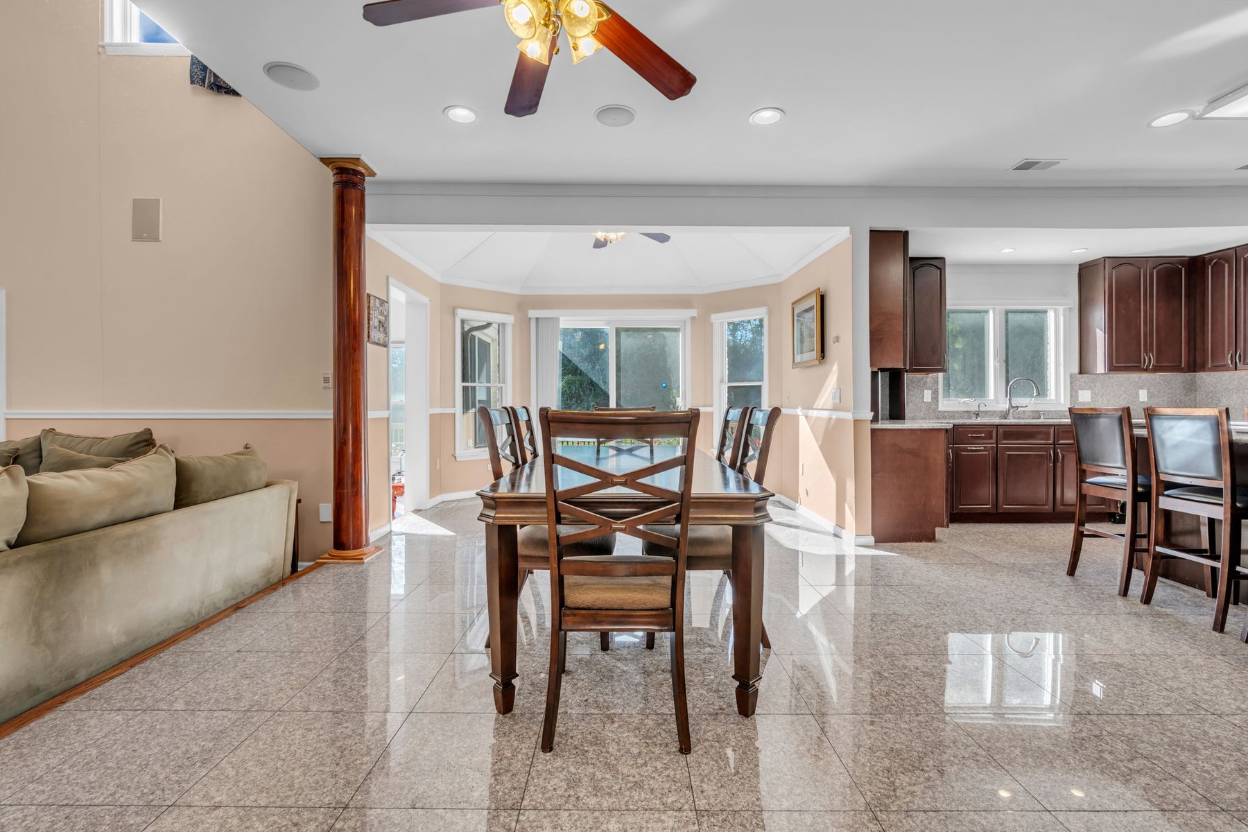  Luxury Multi-Generational Estate - 物件實景