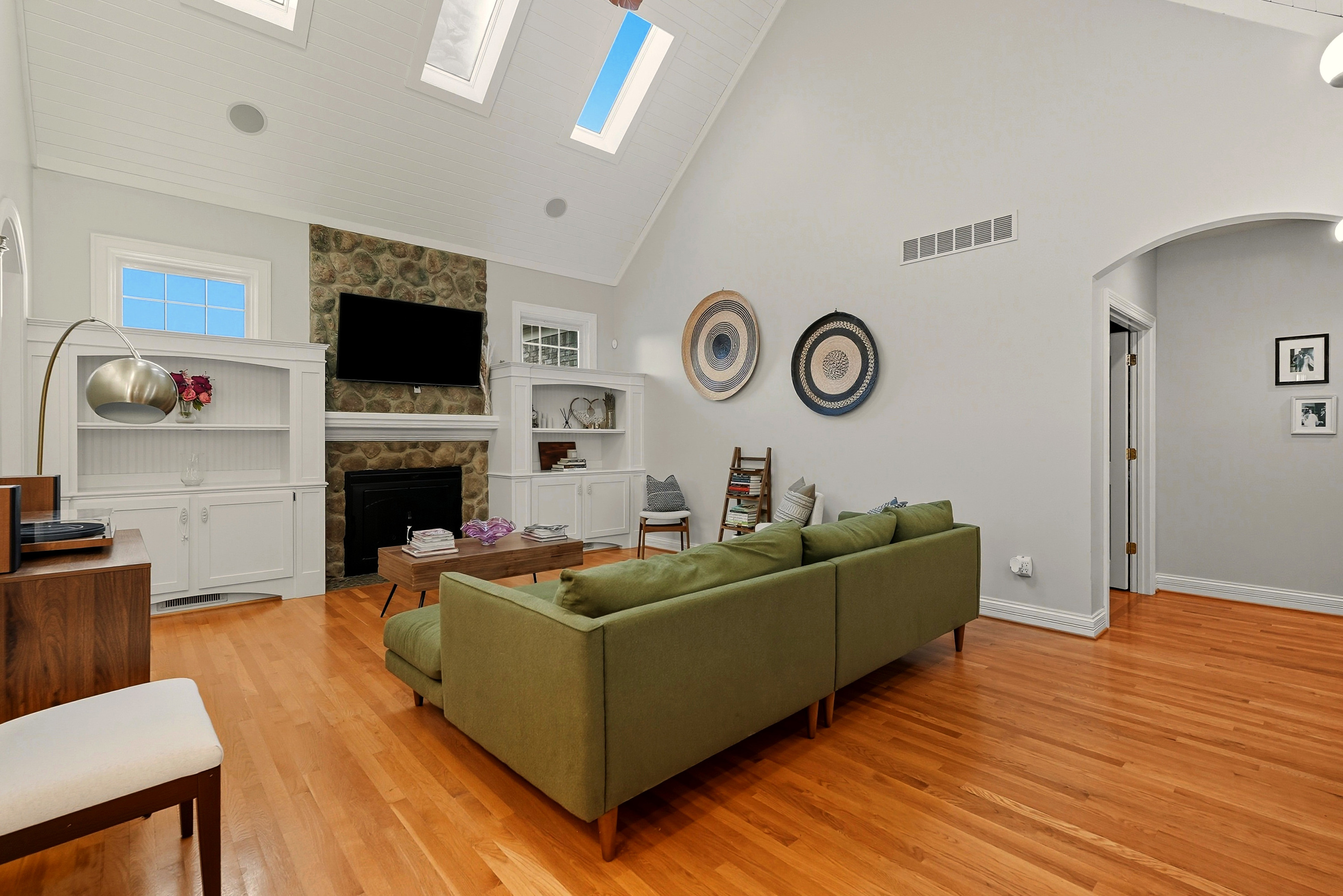 Louisville, Kentucky, 40220, United States, 3 Bedrooms Bedrooms, ,4 BathroomsBathrooms,Residential,For Sale,1979535