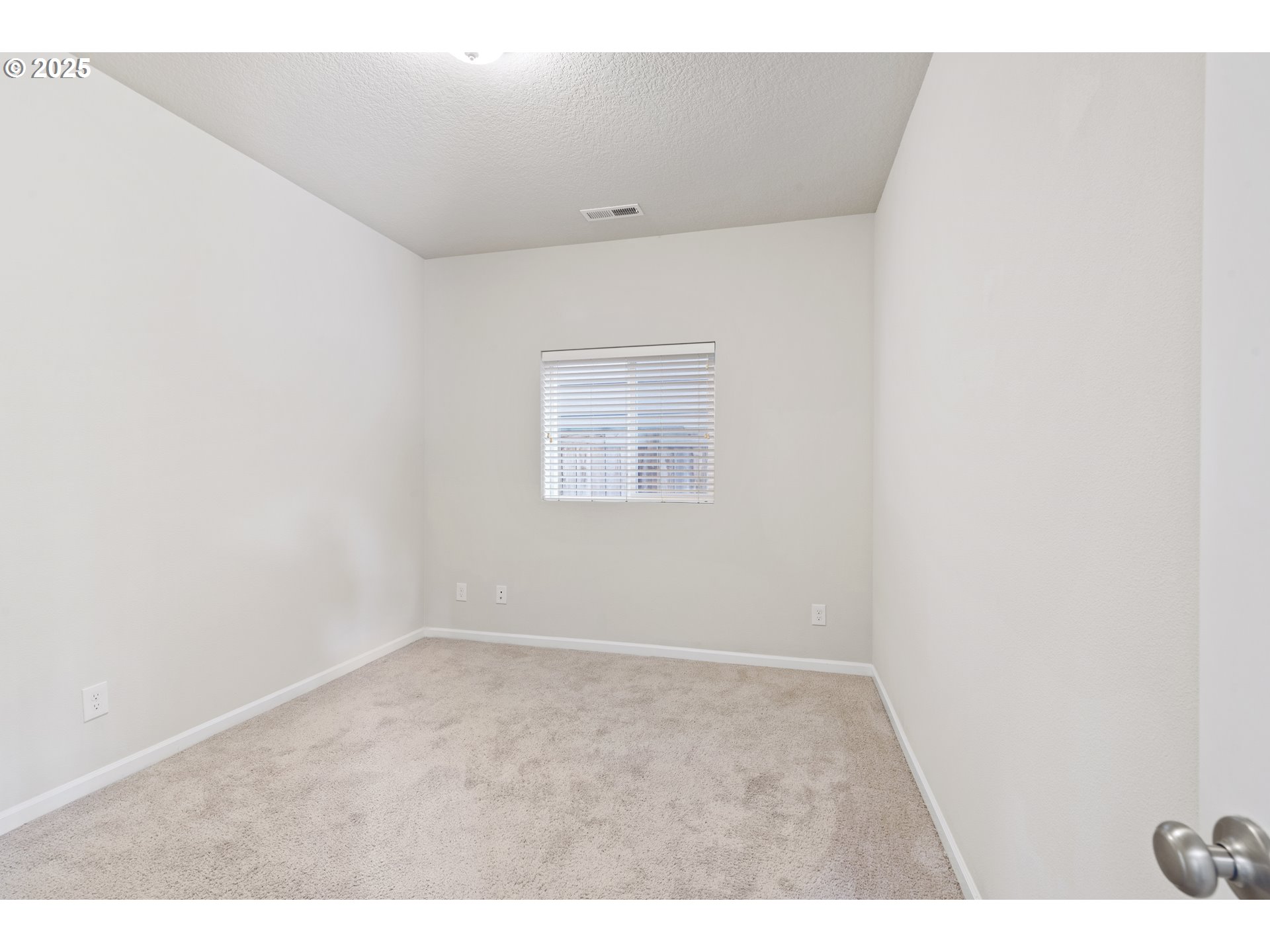 Ridgefield, Washington, 98642, United States, 4 Bedrooms Bedrooms, ,2 BathroomsBathrooms,Residential,For Sale,1970691