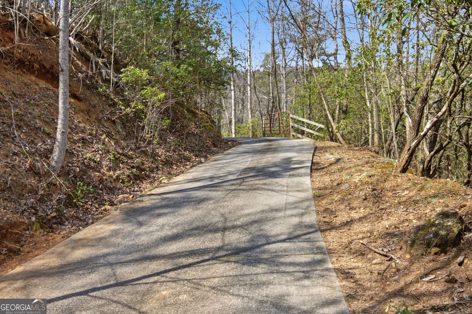 Ellijay, Georgia, 30536, United States, 2 Bedrooms Bedrooms, ,3 BathroomsBathrooms,Residential,For Sale,2035001