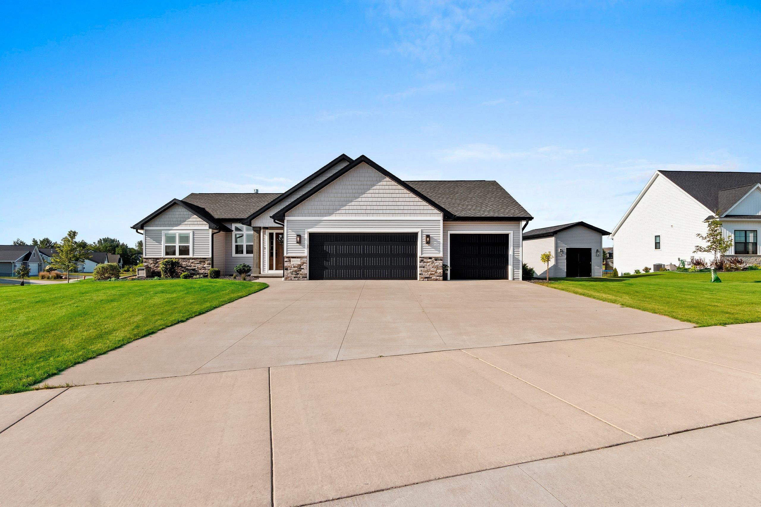 GREENVILLE, Wisconsin, 54942, United States, 4 Bedrooms Bedrooms, ,4 BathroomsBathrooms,Residential,For Sale,1926261