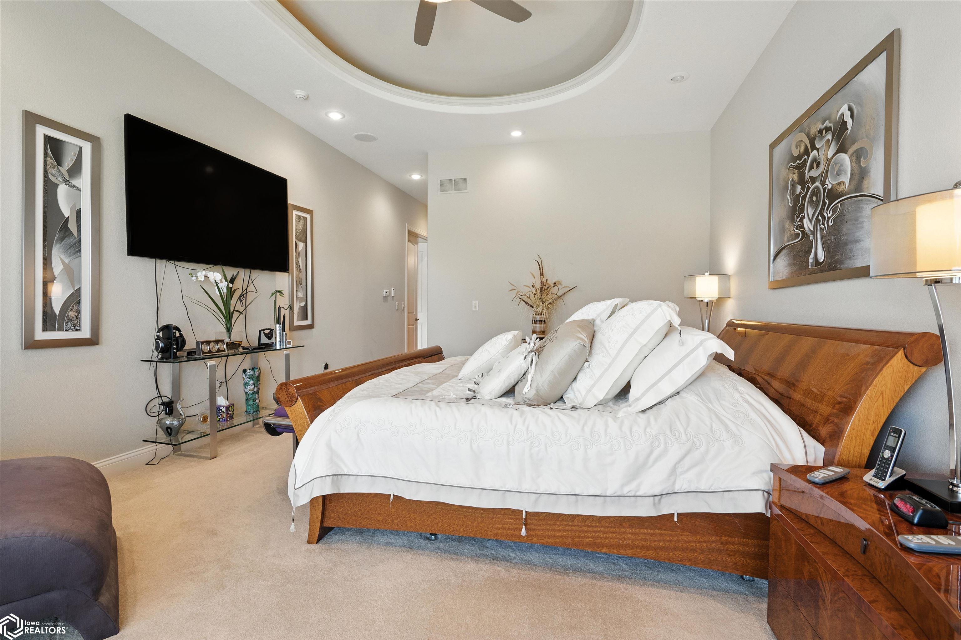 Burlington, Iowa, 52601, United States, 4 Bedrooms Bedrooms, ,5 BathroomsBathrooms,Residential,For Sale,1975547