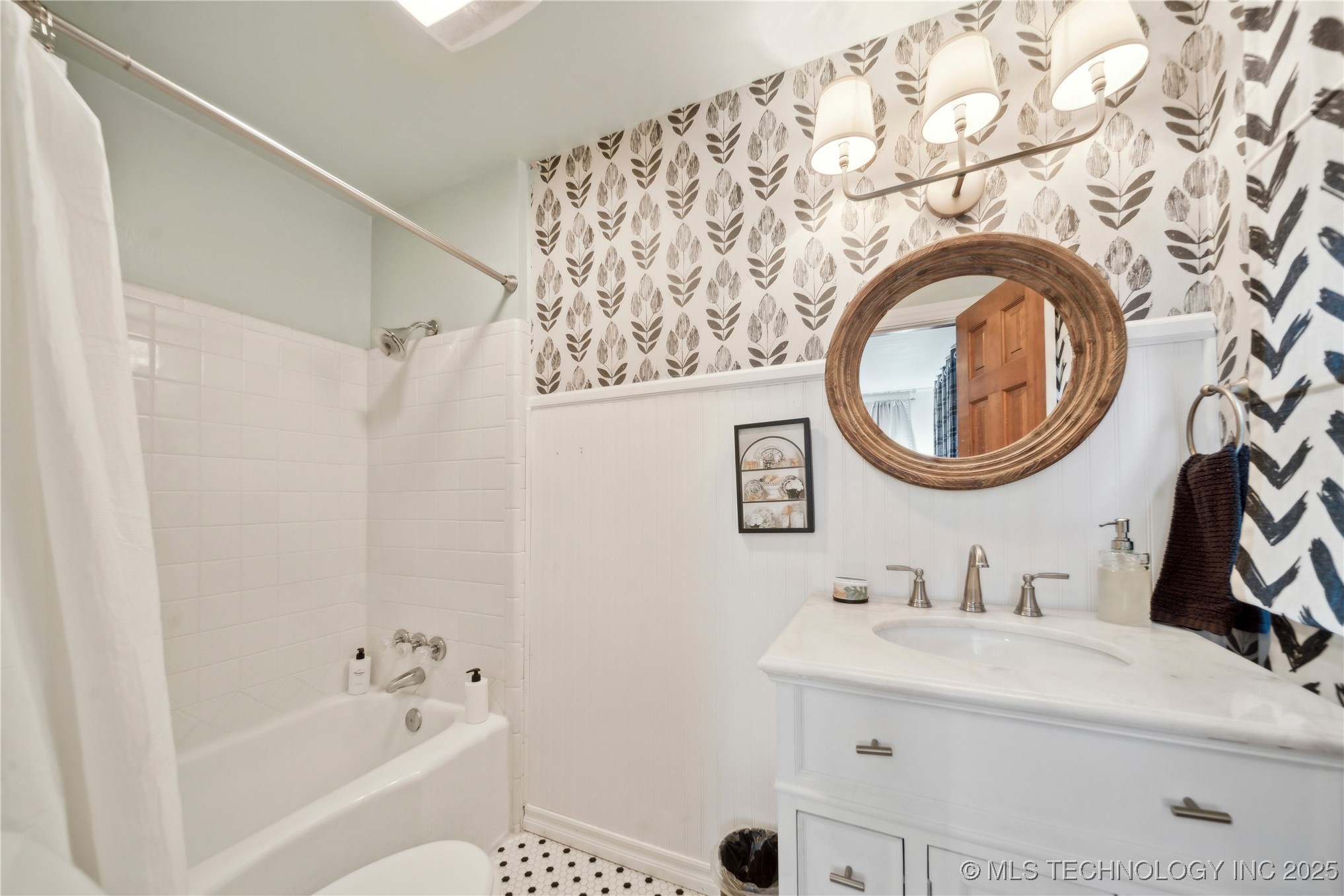 Tulsa, Oklahoma, 74114, United States, 4 Bedrooms Bedrooms, ,4 BathroomsBathrooms,Residential,For Sale,1795496