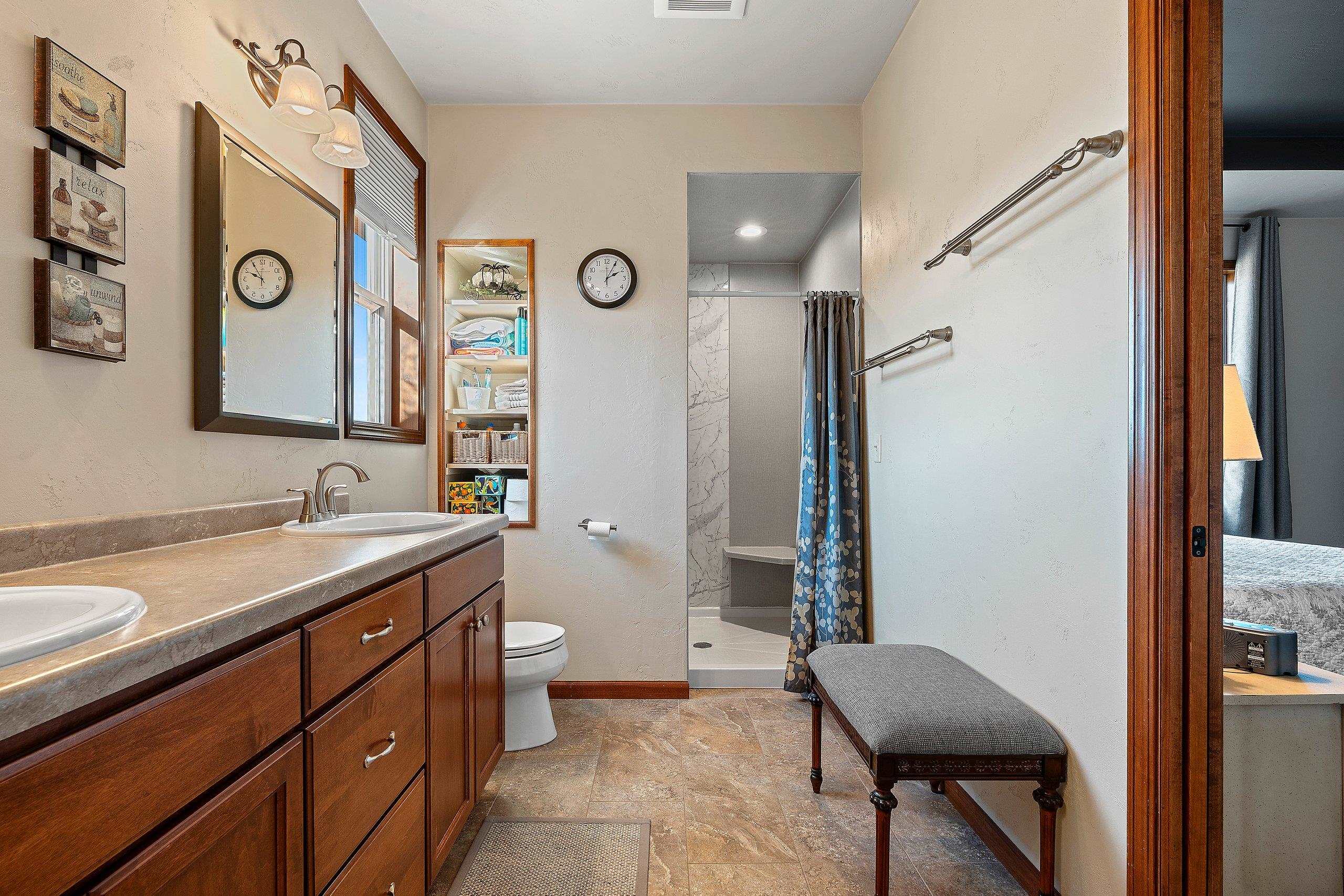 NEENAH, Wisconsin, 54956, United States, 3 Bedrooms Bedrooms, ,3 BathroomsBathrooms,Residential,For Sale,1986561