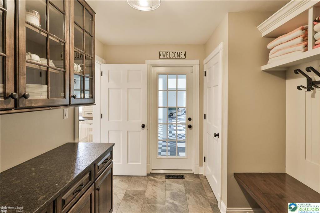 Stroudsburg, Pennsylvania, 18360-6926, United States, 7 Bedrooms Bedrooms, ,4 BathroomsBathrooms,Residential,For Sale,1904497