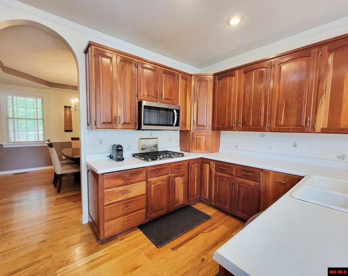 Mountain Home, Arkansas, 72653, United States, 4 Bedrooms Bedrooms, ,5 BathroomsBathrooms,Residential,For Sale,1981288