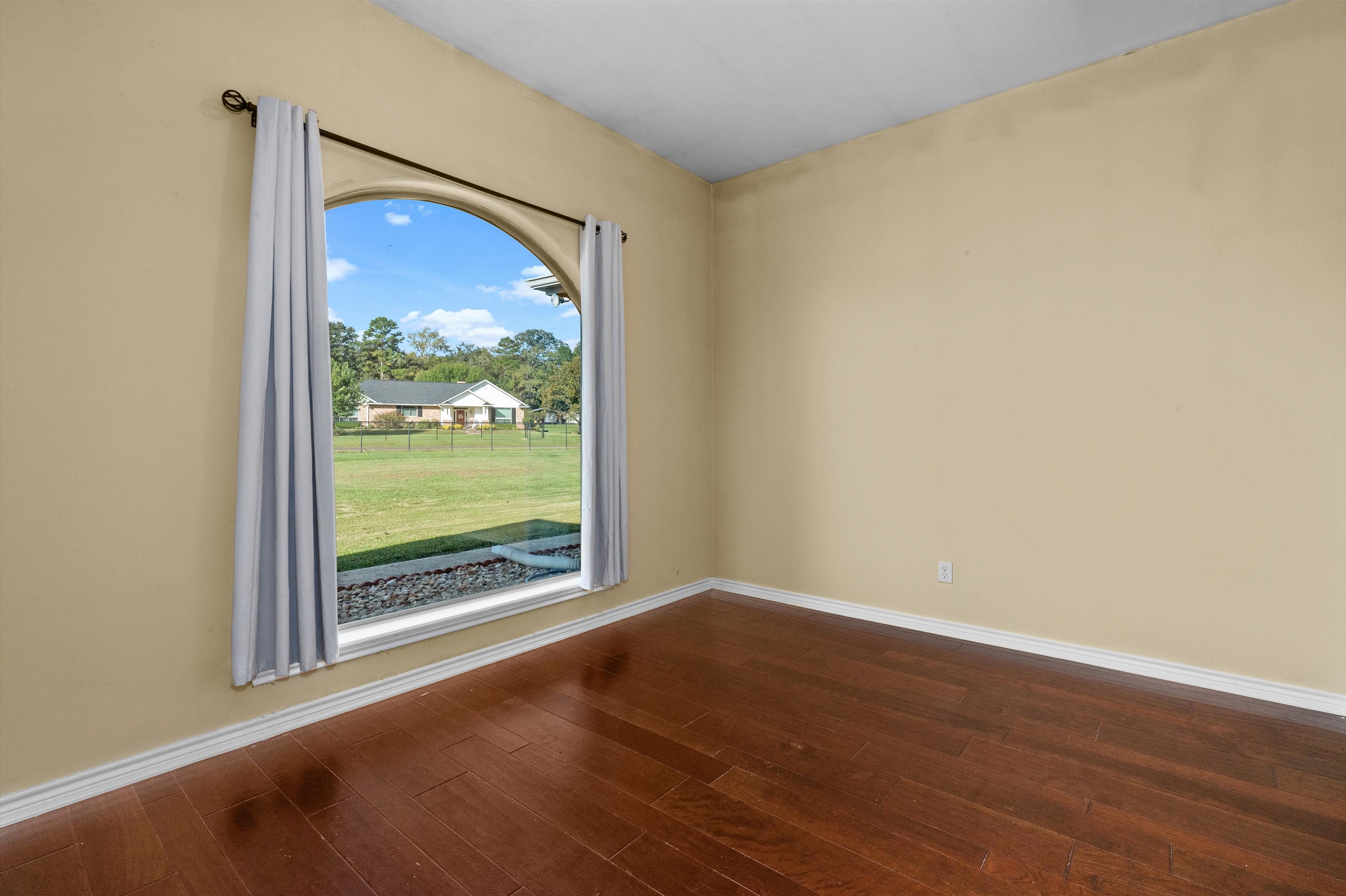 Henderson, Texas, 75654, United States, 5 Bedrooms Bedrooms, ,3 BathroomsBathrooms,Residential,For Sale,1983255