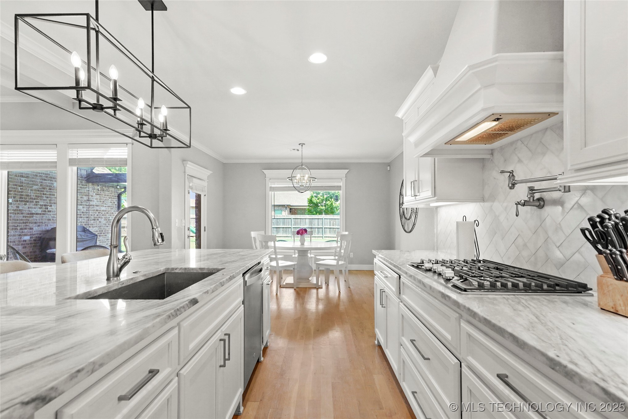 Bixby, Oklahoma, 74008, United States, 5 Bedrooms Bedrooms, ,4 BathroomsBathrooms,Residential,For Sale,1817544