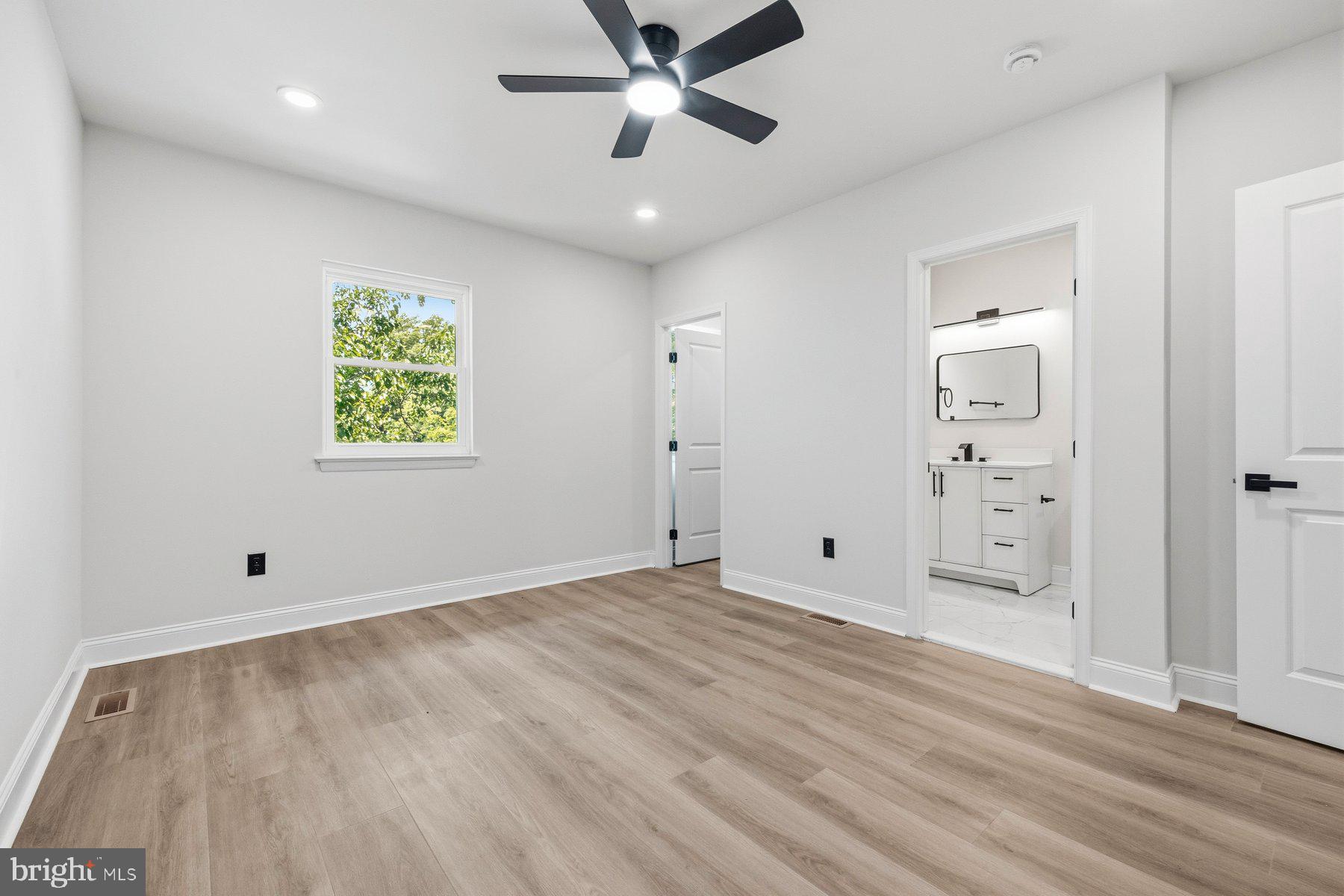 Alexandria, Virginia, 22314, United States, 2 Bedrooms Bedrooms, ,3 BathroomsBathrooms,Residential,For Sale,2049210