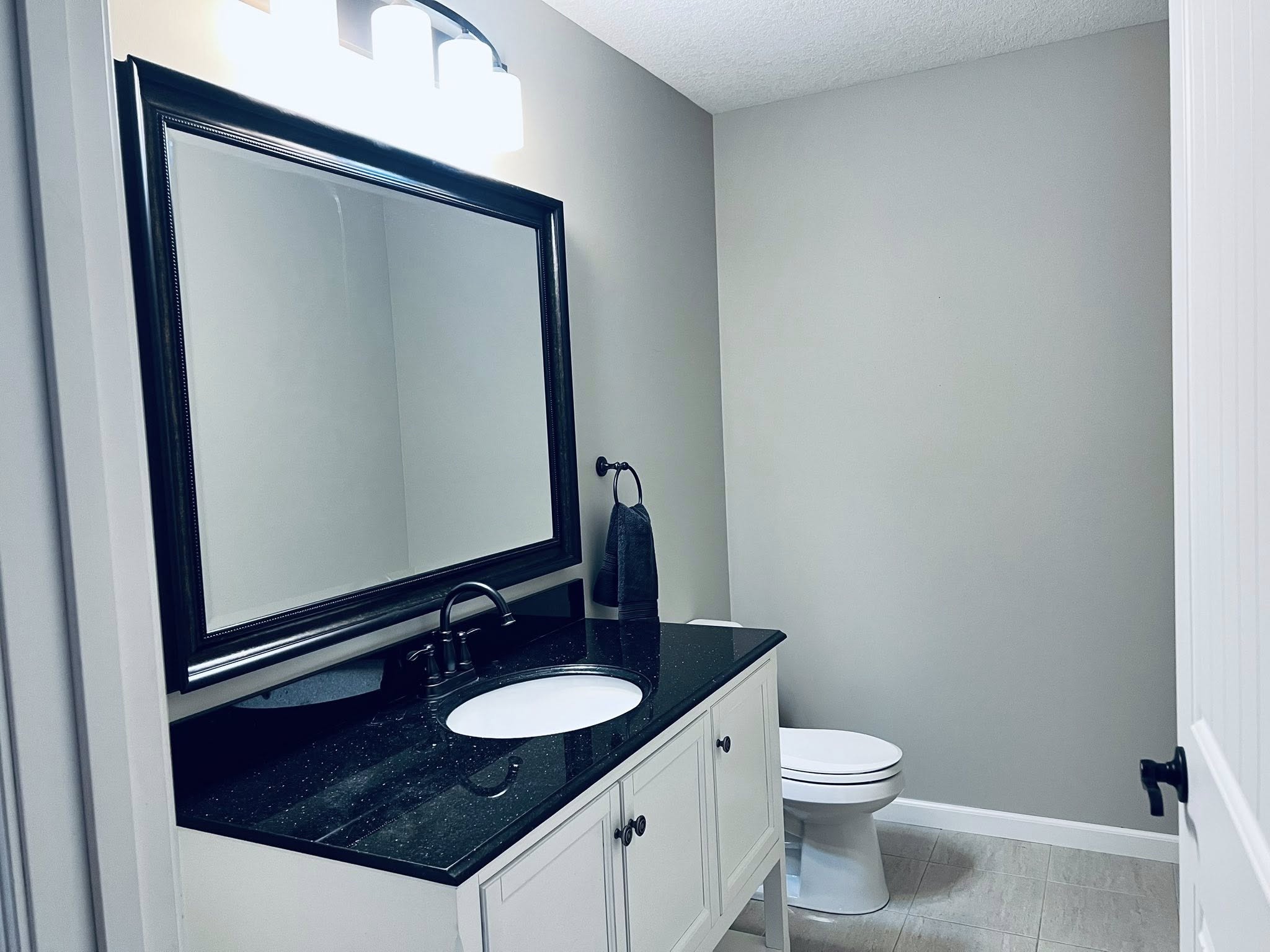 Hannibal, Missouri, 6341, United States, 4 Bedrooms Bedrooms, ,4 BathroomsBathrooms,Residential,For Sale,2005441