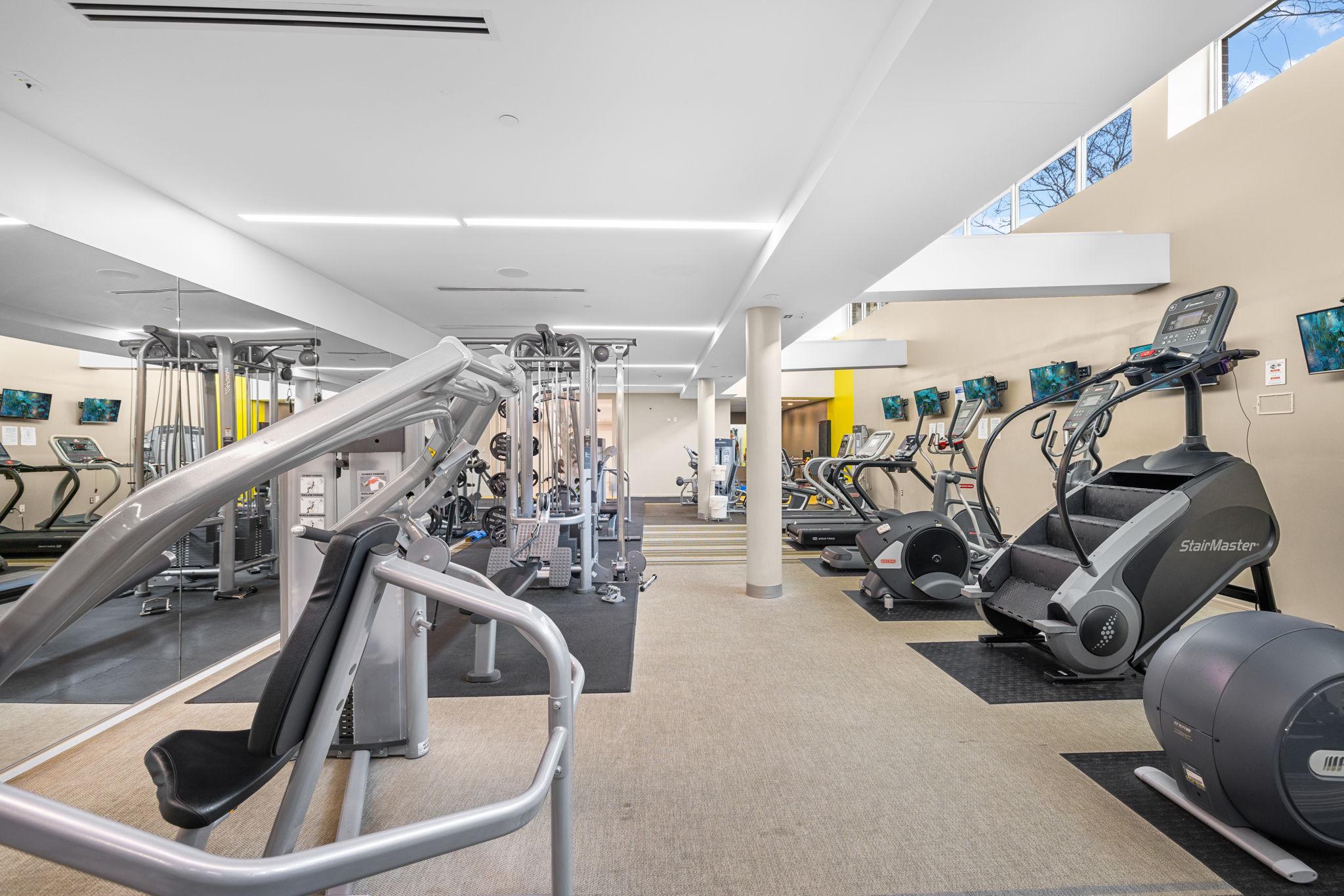  8370 Greensboro Drive, Mclean, VA, 22102 - 物件實景