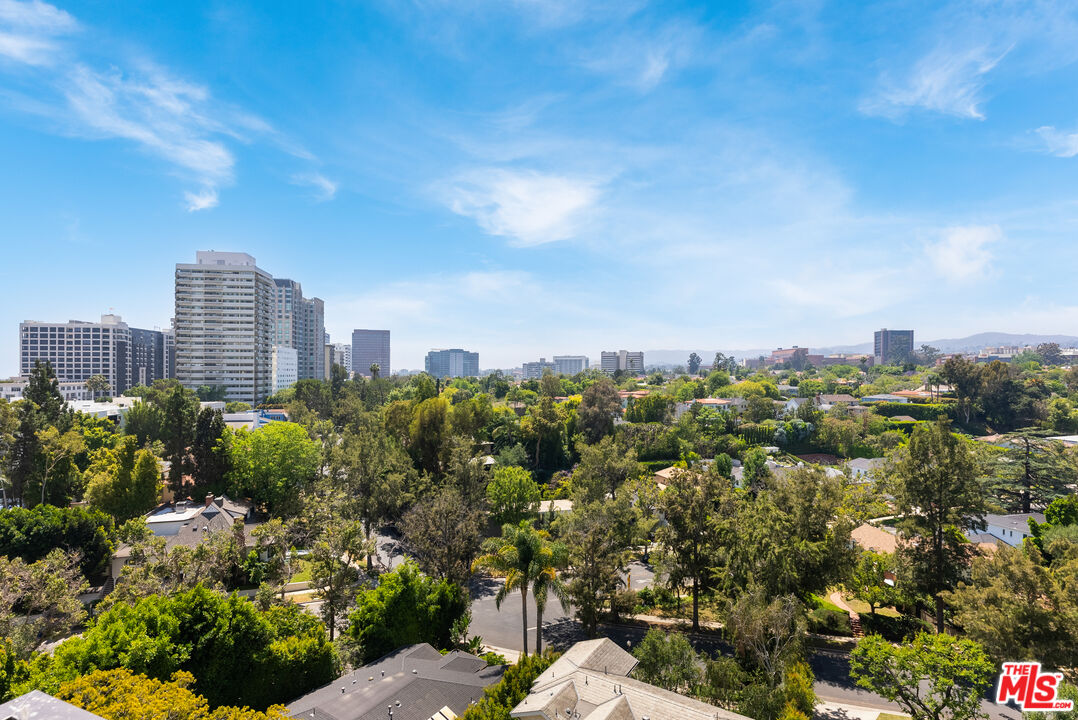 Los Angeles, California, 90024, United States, 2 Bedrooms Bedrooms, ,3 BathroomsBathrooms,Residential,For Sale,1883580