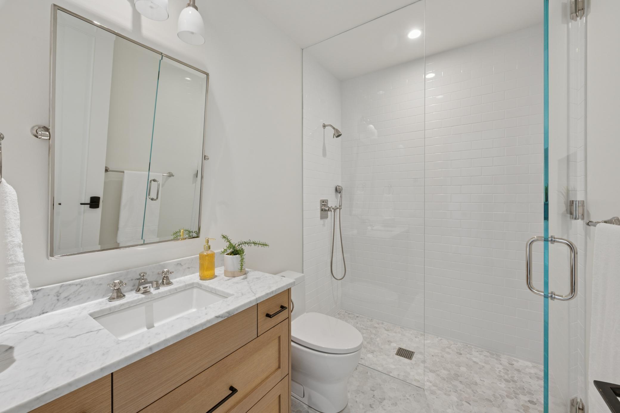 Minneapolis, Minnesota, 55405, United States, 5 Bedrooms Bedrooms, ,1 BathroomBathrooms,Residential,For Sale,1897759