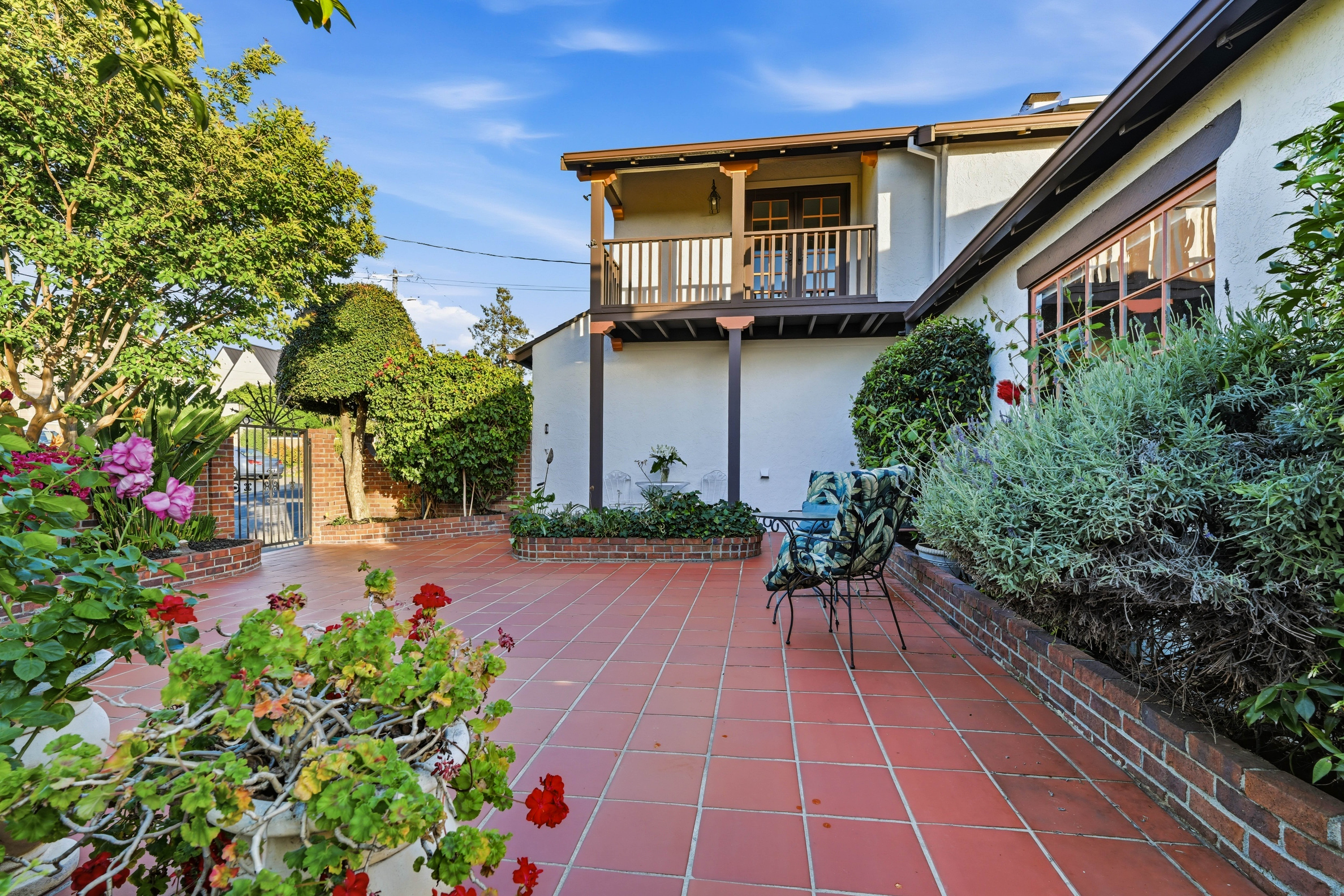  Timeless Downtown Elegance in Hayward’s Historic Prospect Hill - 物件實景