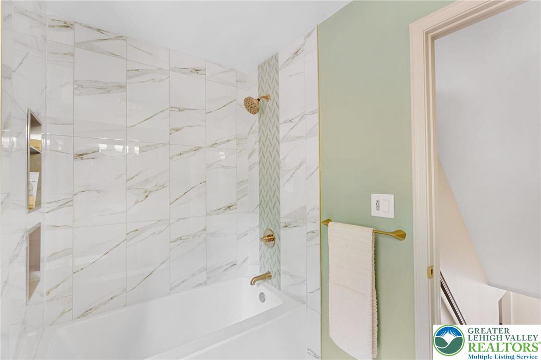 Washington Twp, Pennsylvania, 18080, United States, 3 Bedrooms Bedrooms, ,3 BathroomsBathrooms,Residential,For Sale,1984610