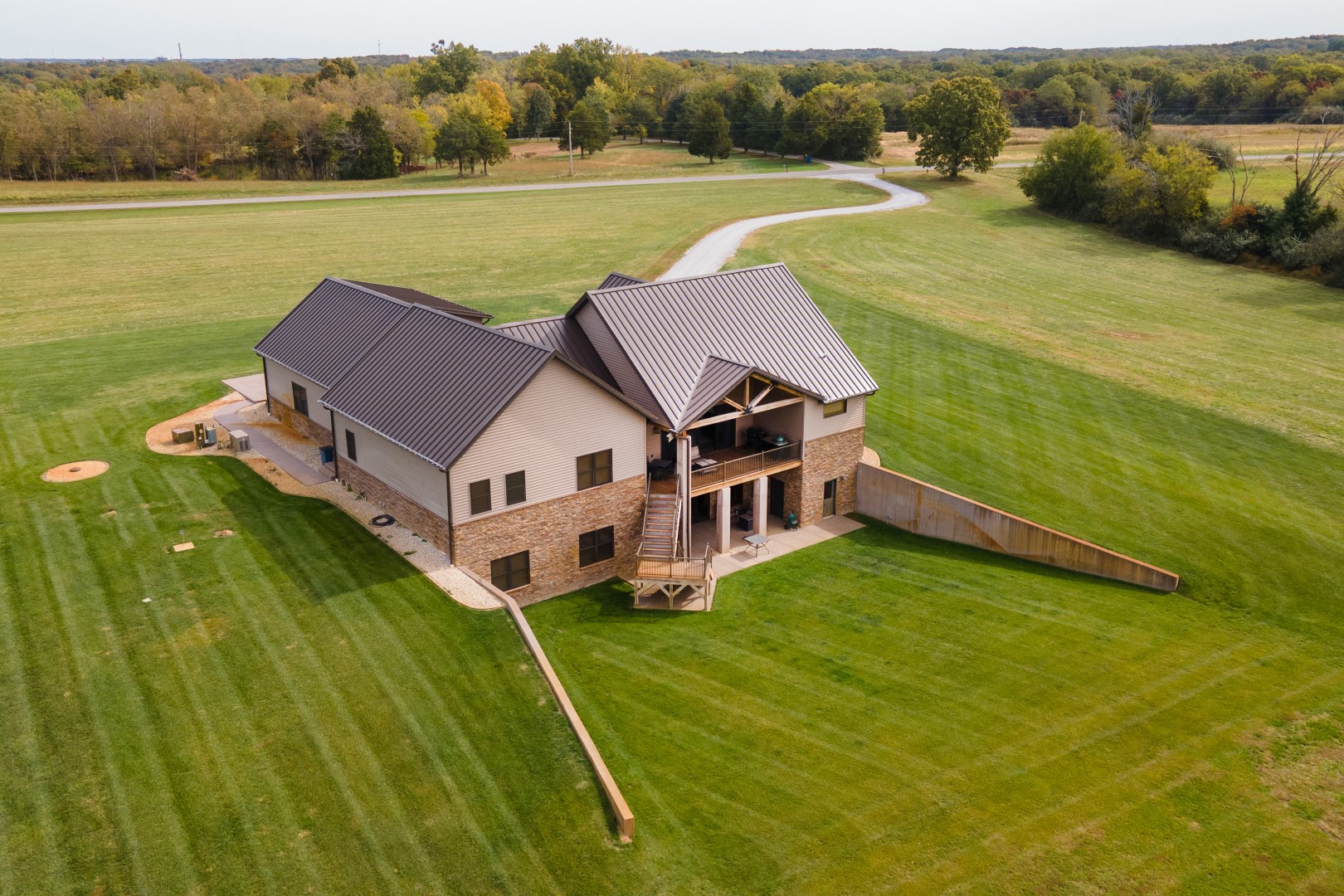 Carbondale, Illinois, 62902, United States, 3 Bedrooms Bedrooms, ,8 BathroomsBathrooms,Residential,For Sale,1986074