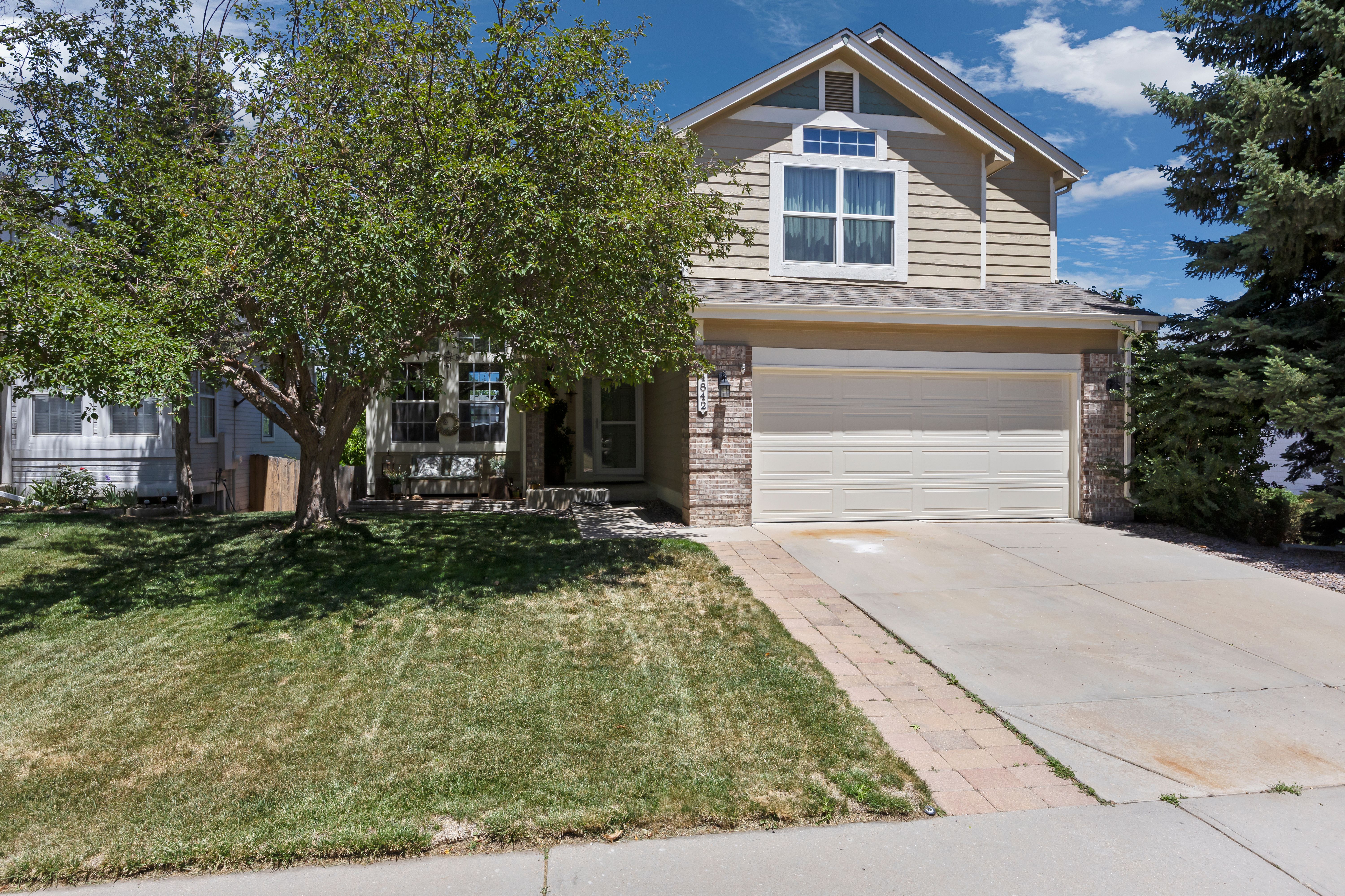  Wonderful 2 Story with finished walk-out basement. - 物件實景