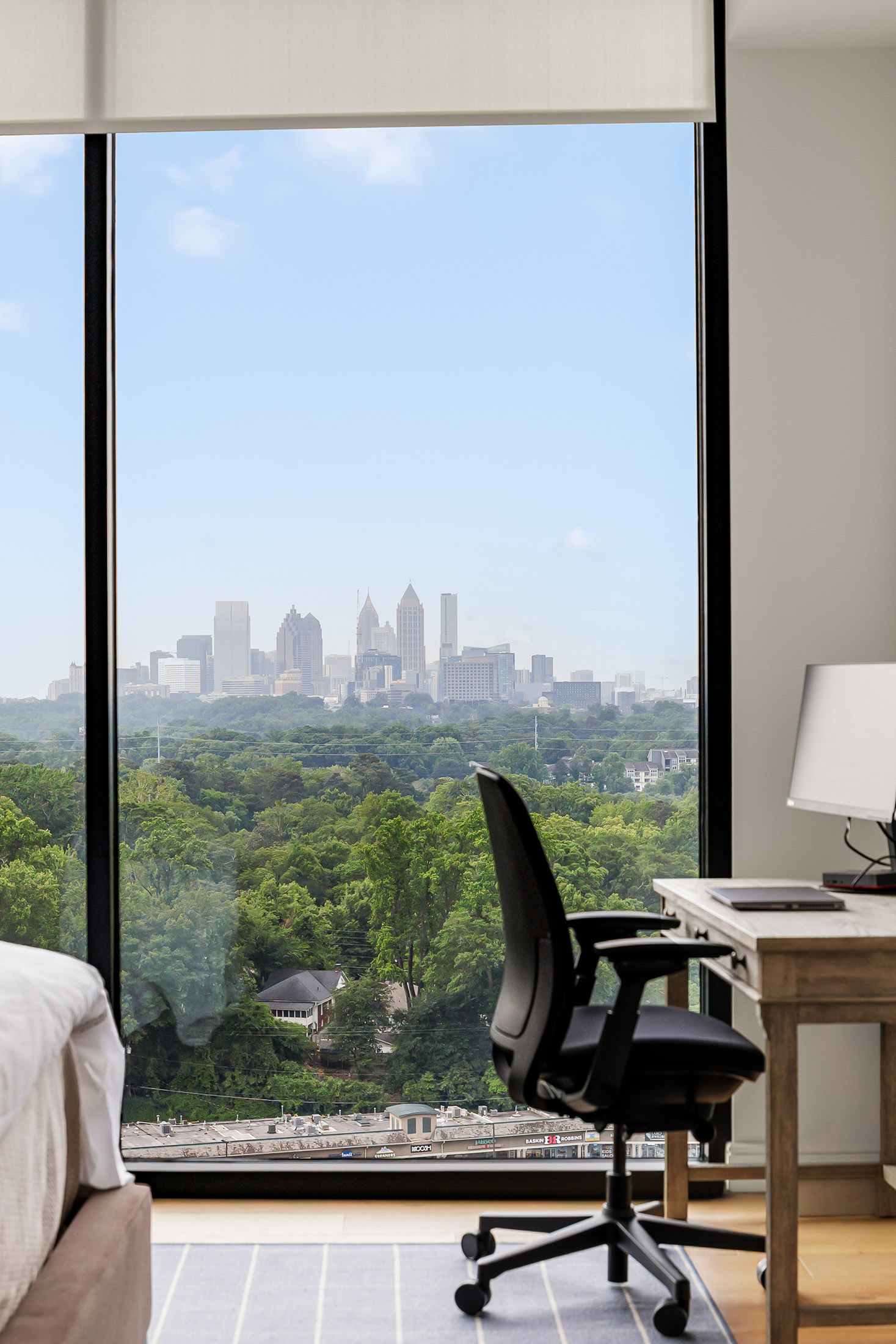  Elevated Design and Sweeping Skyline Views at The Dillon - 物件實景
