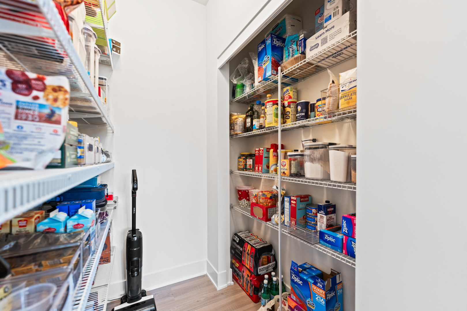 Elgin, Illinois, 60124, United States, 4 Bedrooms Bedrooms, ,3 BathroomsBathrooms,Residential,For Sale,1941075