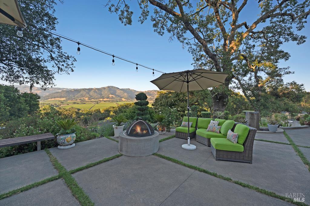 Healdsburg, California, 95448, United States, 3 Bedrooms Bedrooms, ,4 BathroomsBathrooms,Residential,For Sale,1866142
