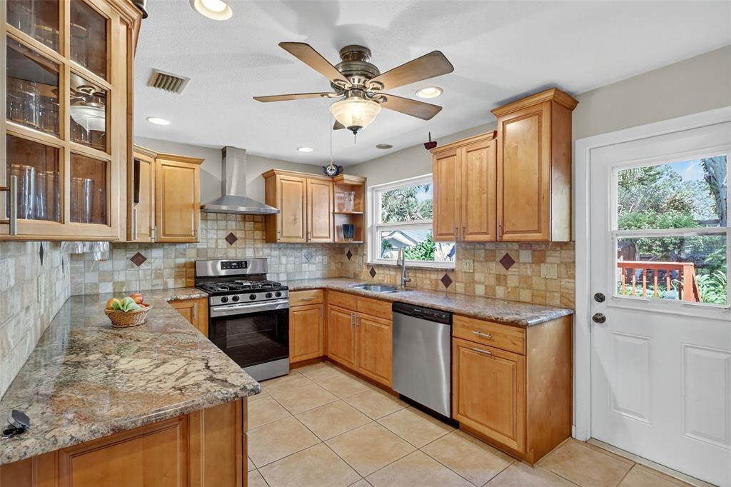 Seminole, Florida, 33776, United States, 3 Bedrooms Bedrooms, ,3 BathroomsBathrooms,Residential,For Sale,1989407