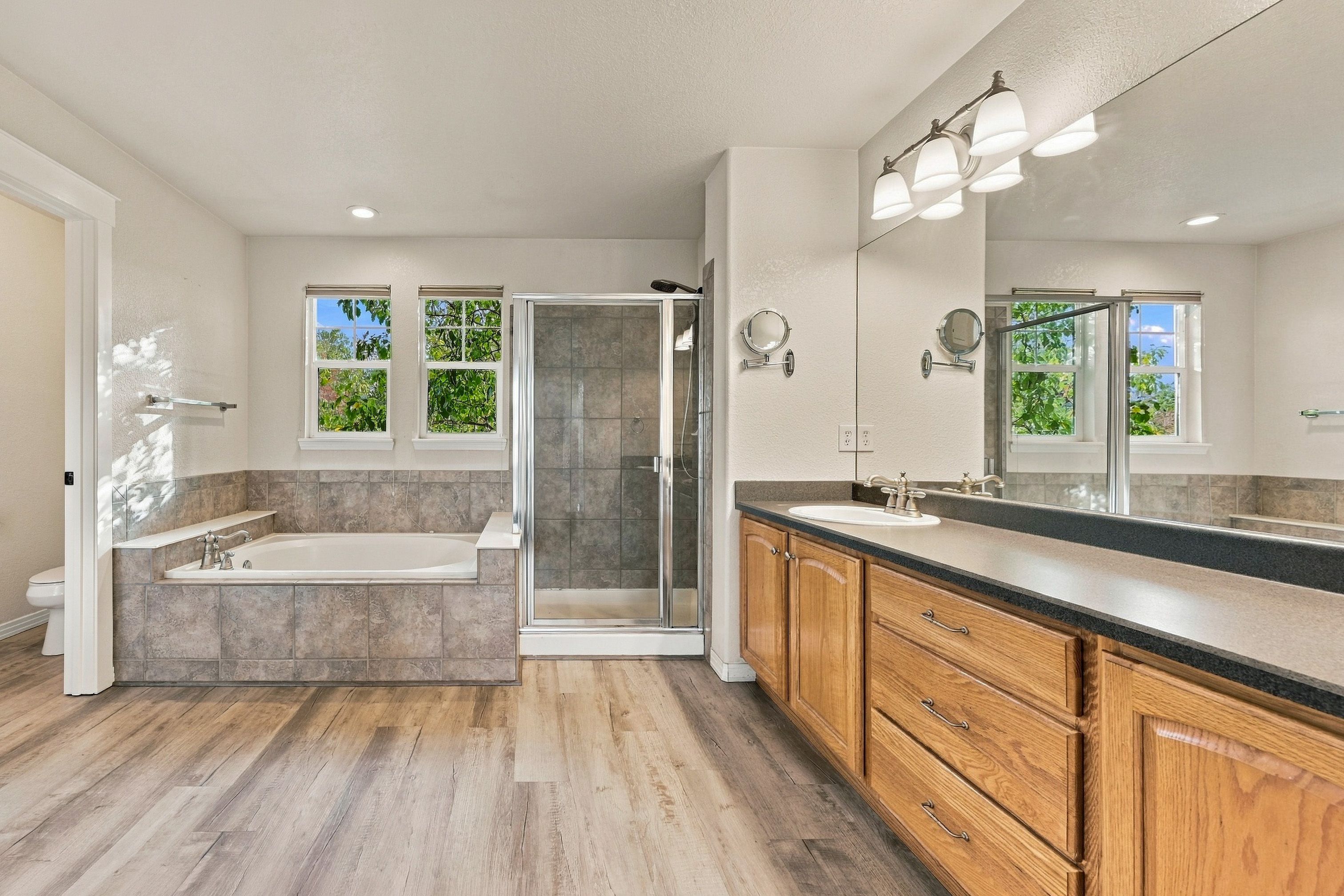  Beautifully updated and ideally located in desirable McKay Landing - 物件實景