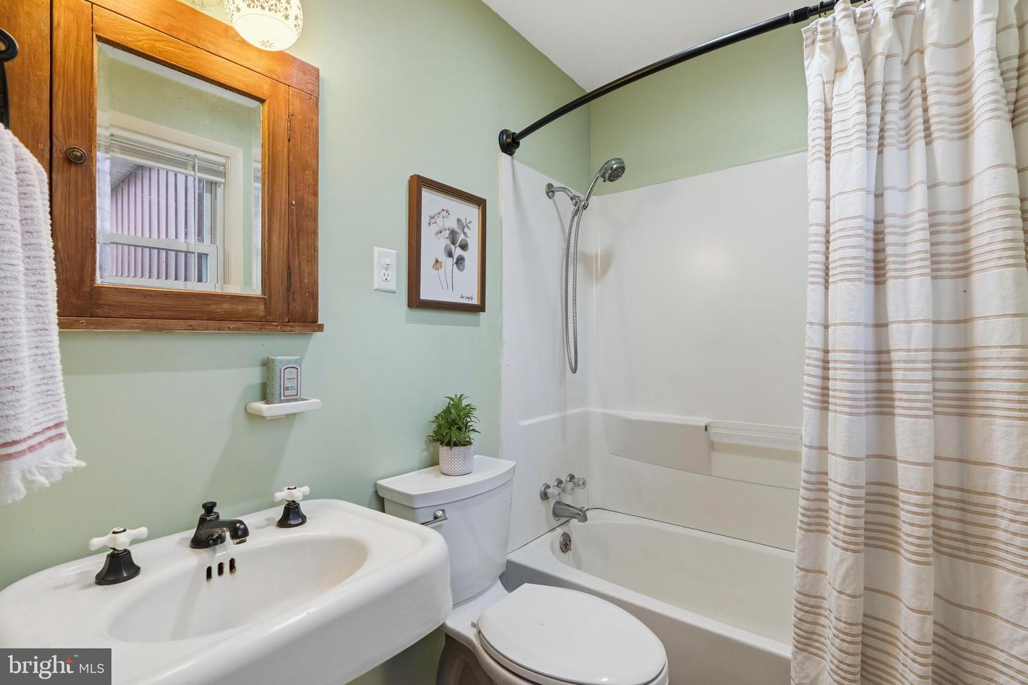 Elkton, Maryland, 21921, United States, 4 Bedrooms Bedrooms, ,3 BathroomsBathrooms,Residential,For Sale,1993303