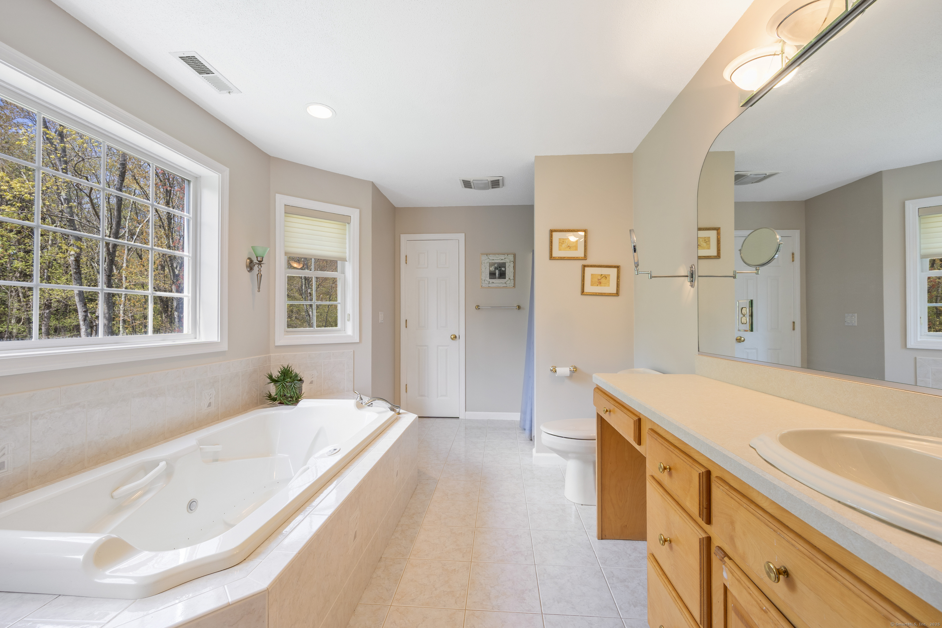Bristol, Connecticut, 06010, United States, 3 Bedrooms Bedrooms, ,3 BathroomsBathrooms,Residential,For Sale,1804517
