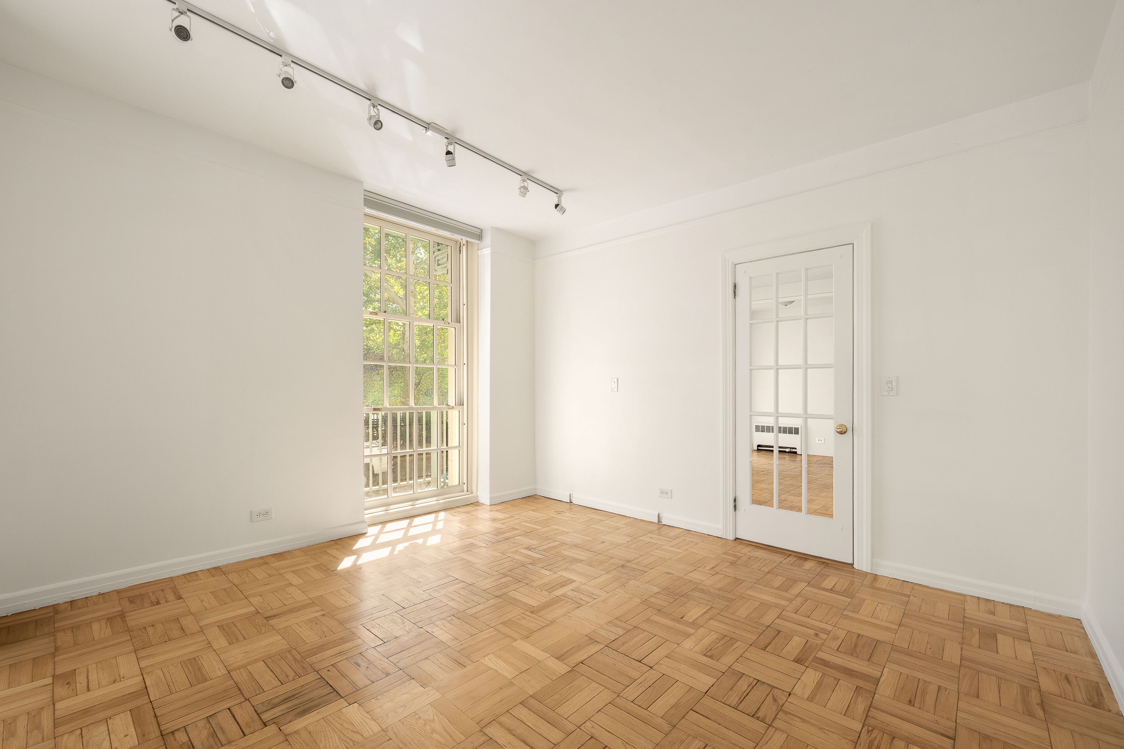  516 East 78th Street - 物件實景