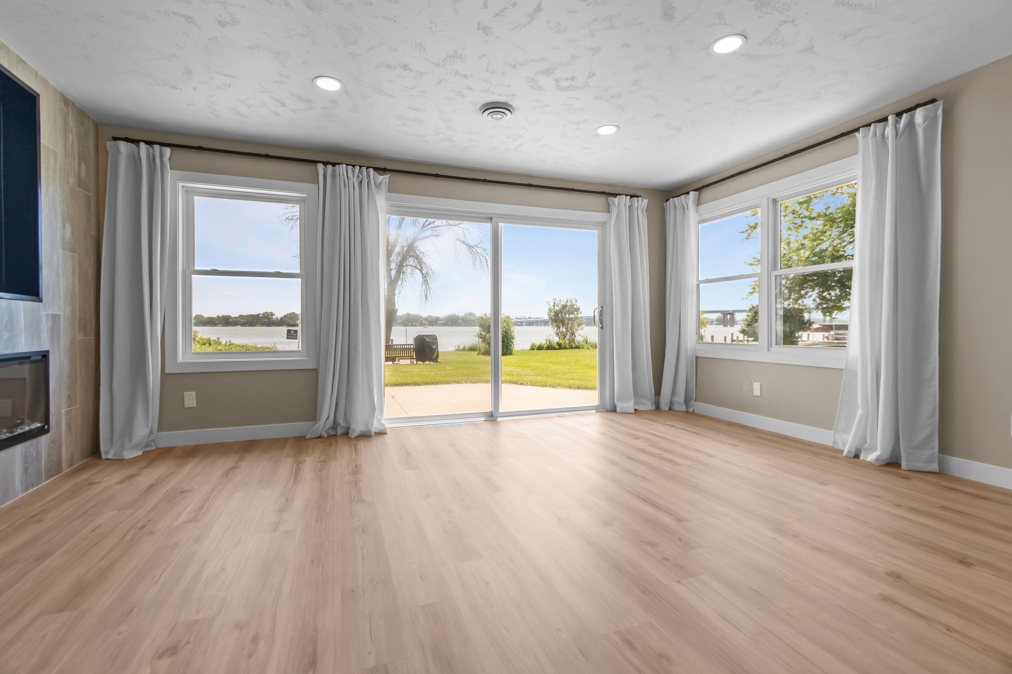 NEENAH, Wisconsin, 54956, United States, 3 Bedrooms Bedrooms, ,2 BathroomsBathrooms,Residential,For Sale,1912051