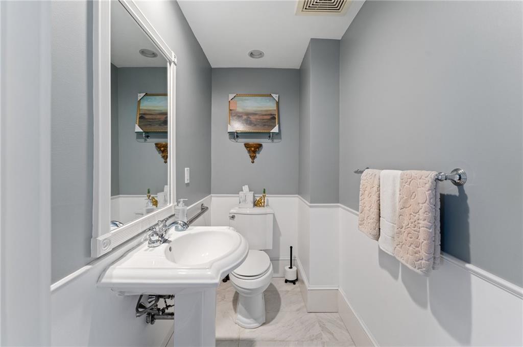 Bristol, Rhode Island, 02809, United States, 2 Bedrooms Bedrooms, ,3 BathroomsBathrooms,Residential,For Sale,1834727