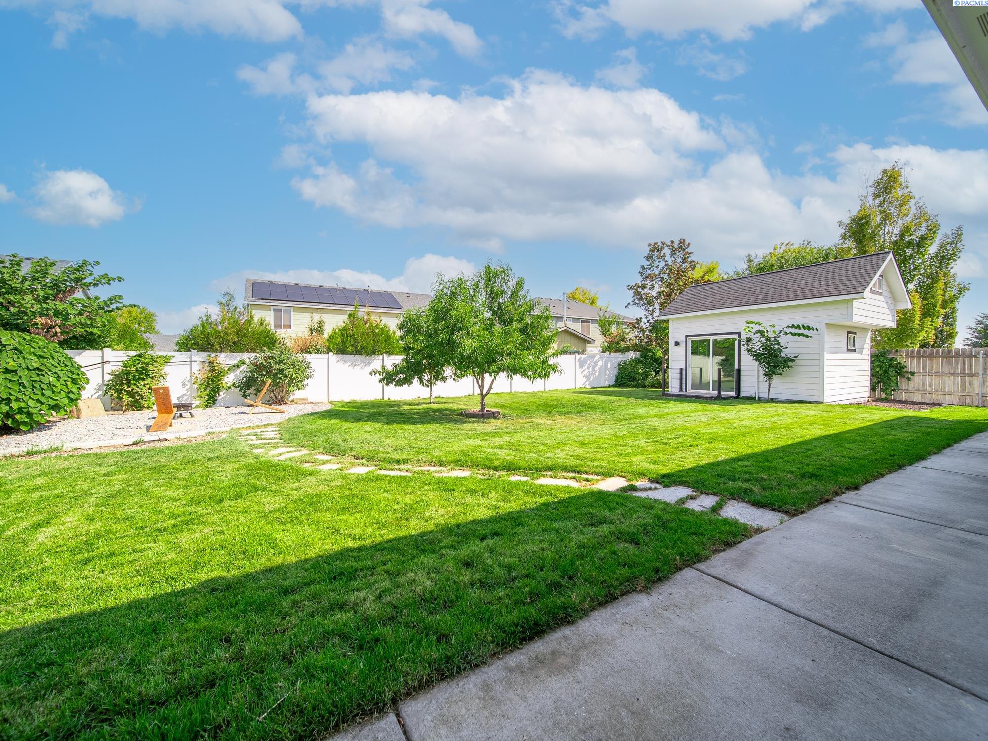 Pasco, Washington, 99301, United States, 4 Bedrooms Bedrooms, ,3 BathroomsBathrooms,Residential,For Sale,1933417