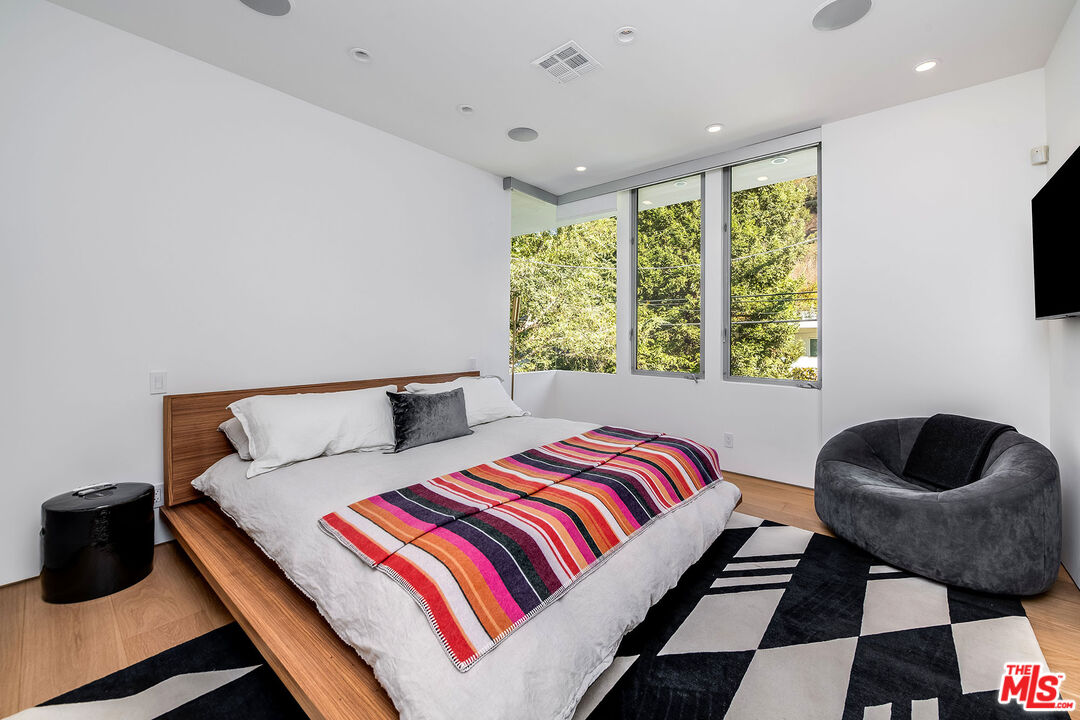 Beverly Hills, California, 90210, United States, 4 Bedrooms Bedrooms, ,5 BathroomsBathrooms,Residential,For Sale,1687212