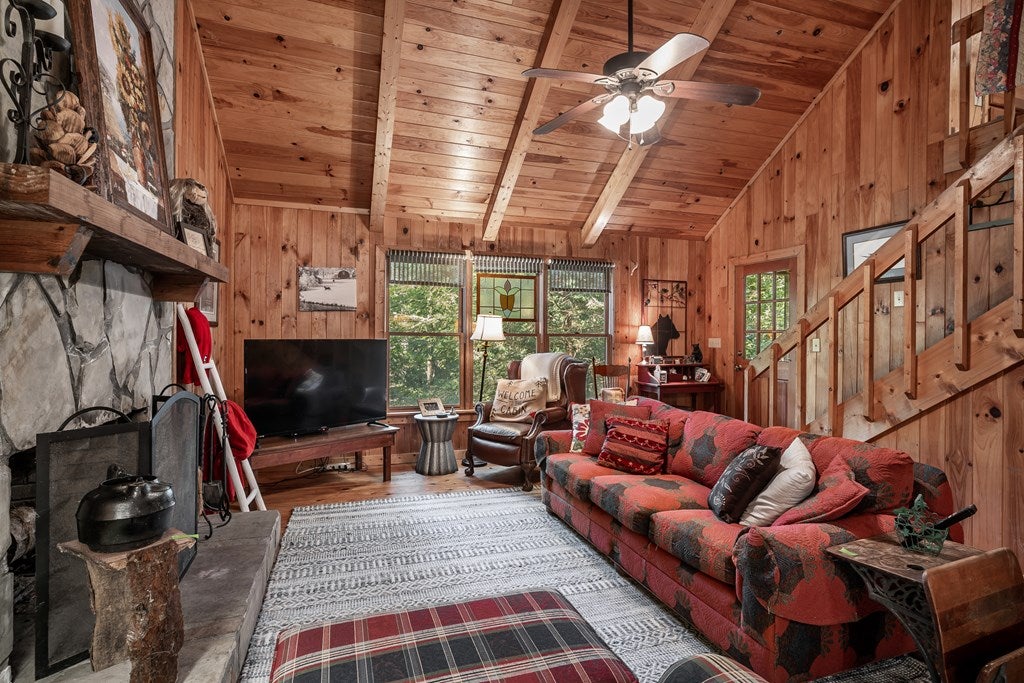 Ellijay, Georgia, 30536, United States, 4 Bedrooms Bedrooms, ,3 BathroomsBathrooms,Residential,For Sale,1926497