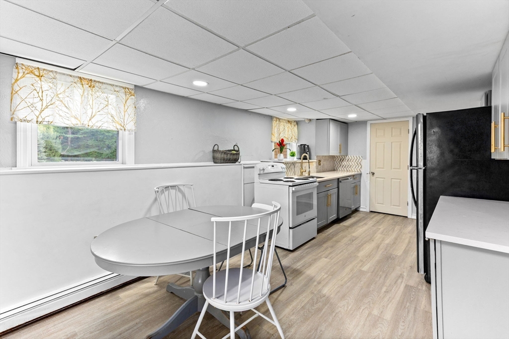 Bridgewater, Massachusetts, 02324, United States, 3 Bedrooms Bedrooms, ,2 BathroomsBathrooms,Residential,For Sale,1943085